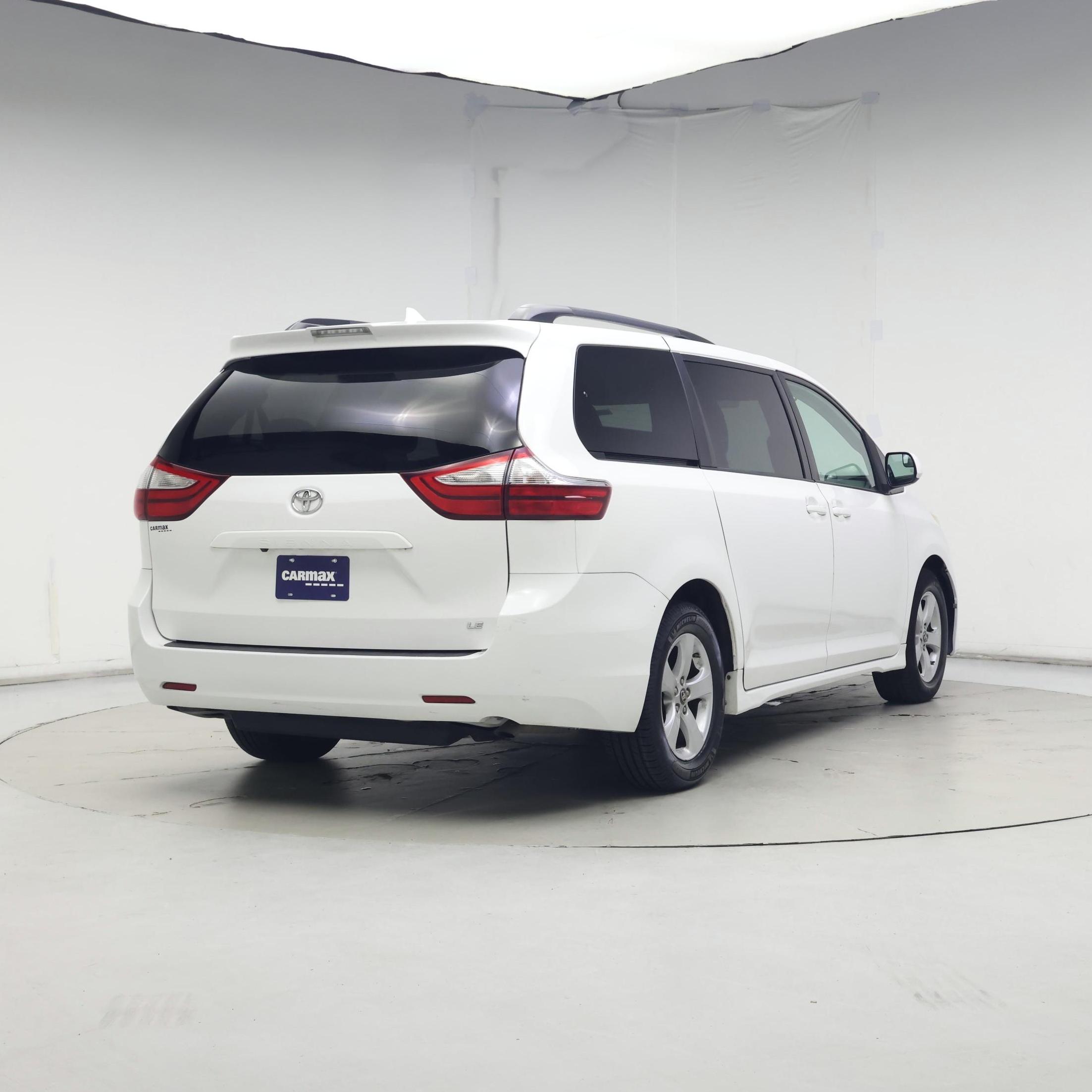 Thumbnail: 2019 Toyota Sienna - 8