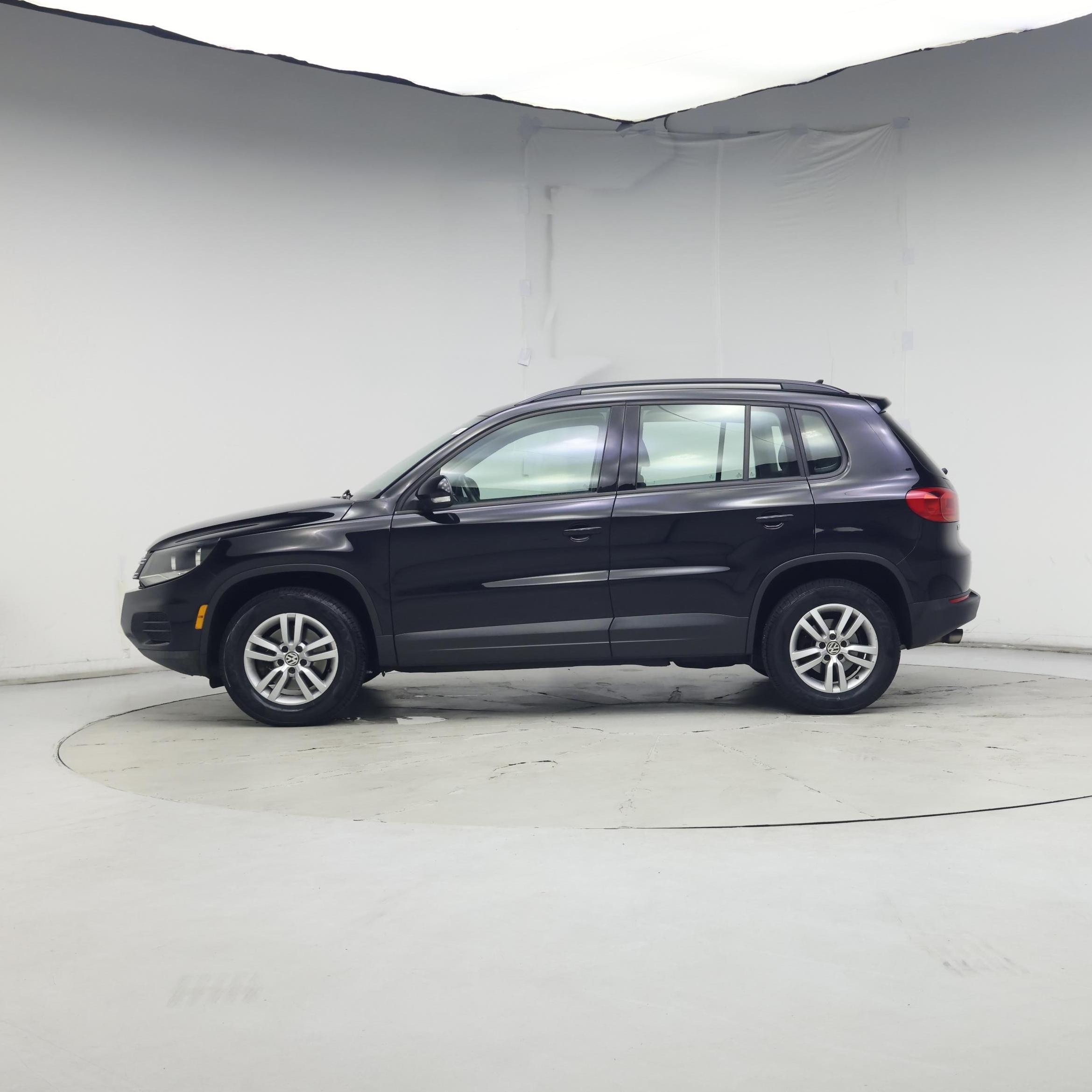 Thumbnail: 2017 Volkswagen Tiguan - 3