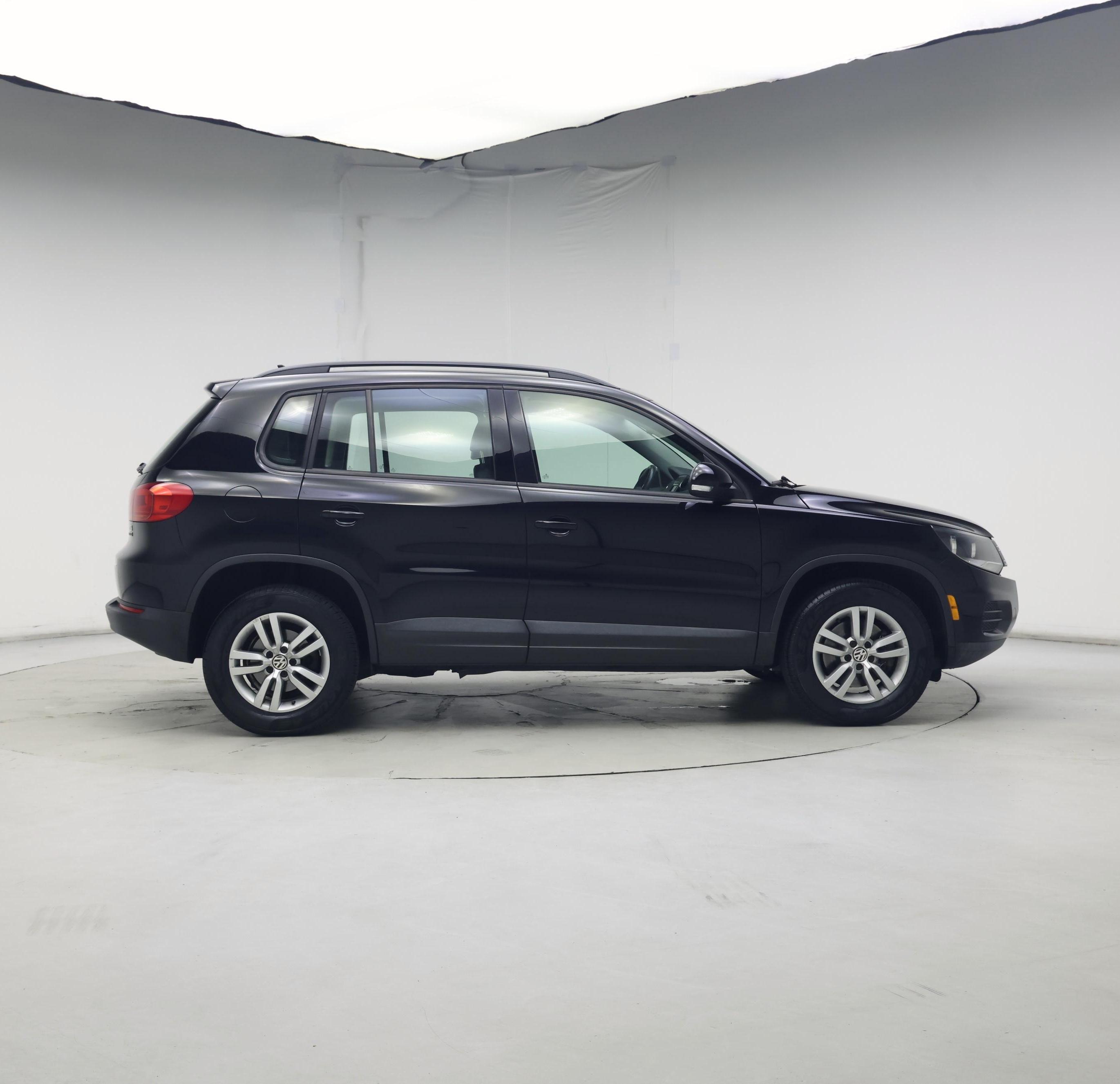 Thumbnail: 2017 Volkswagen Tiguan - 7