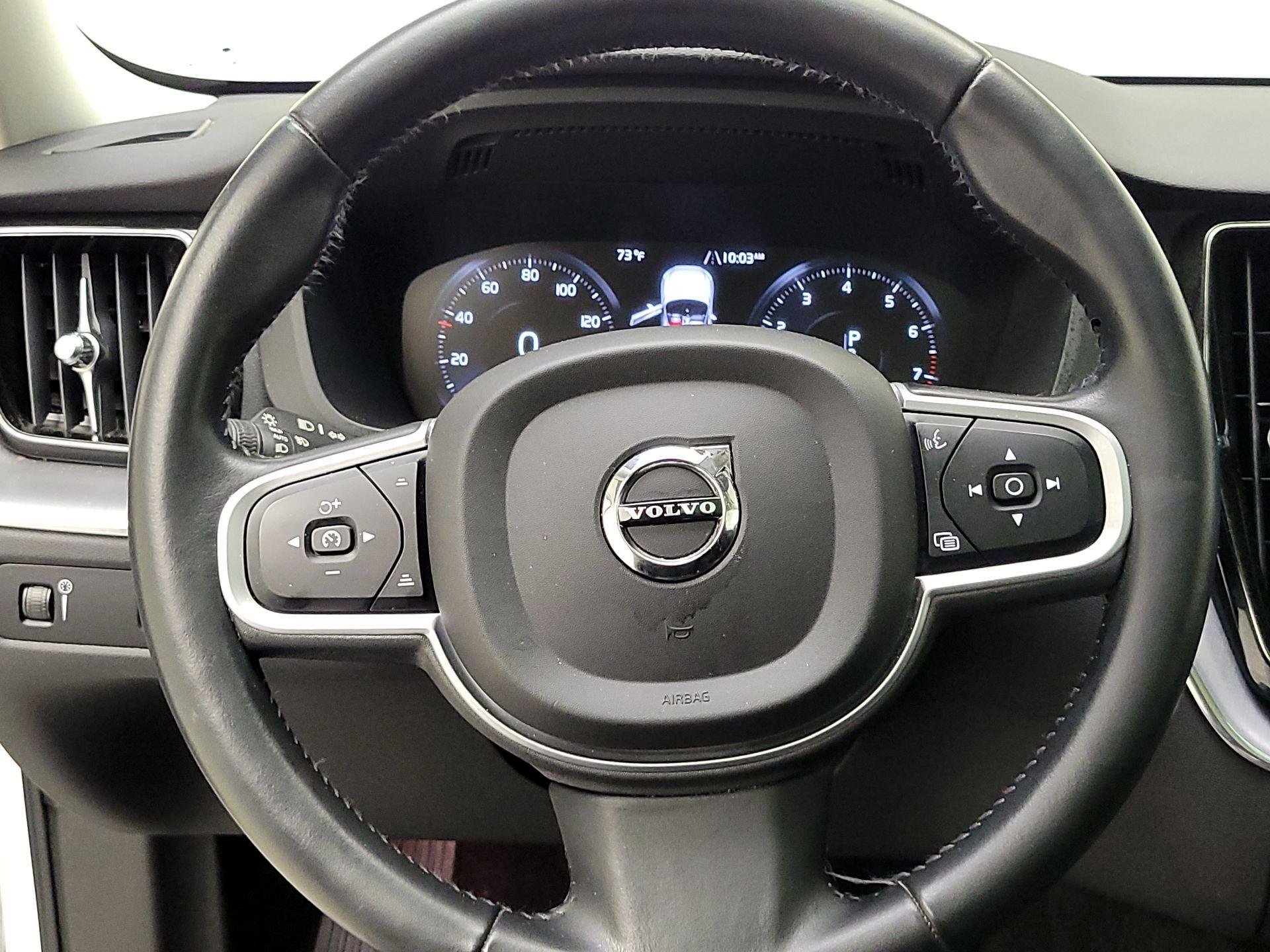 Thumbnail: 2021 Volvo XC60 - 10