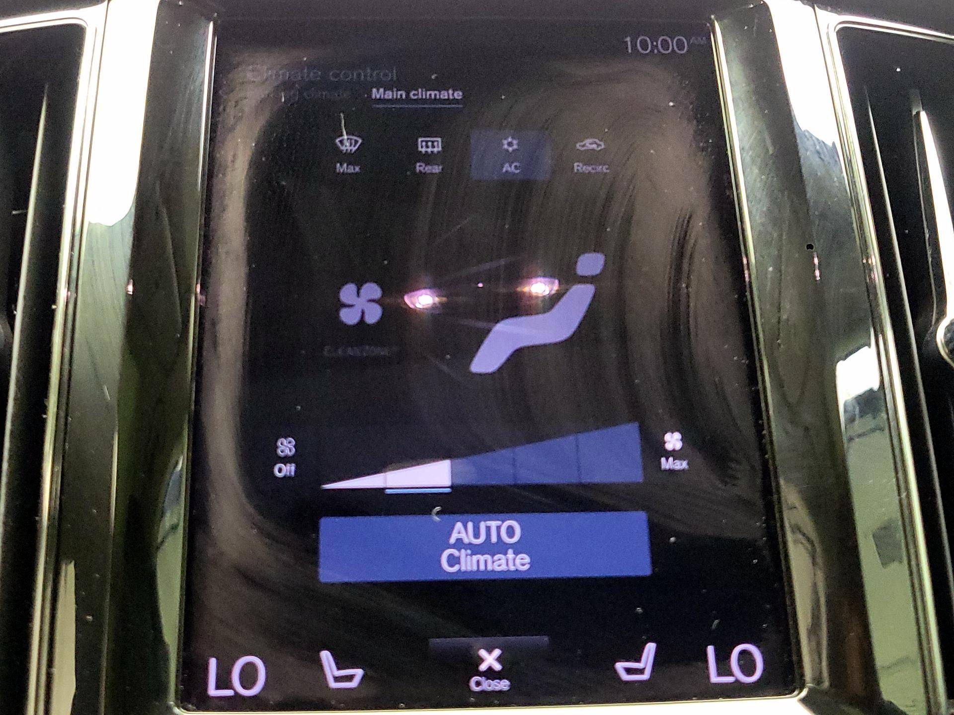 Thumbnail: 2021 Volvo XC60 - 17
