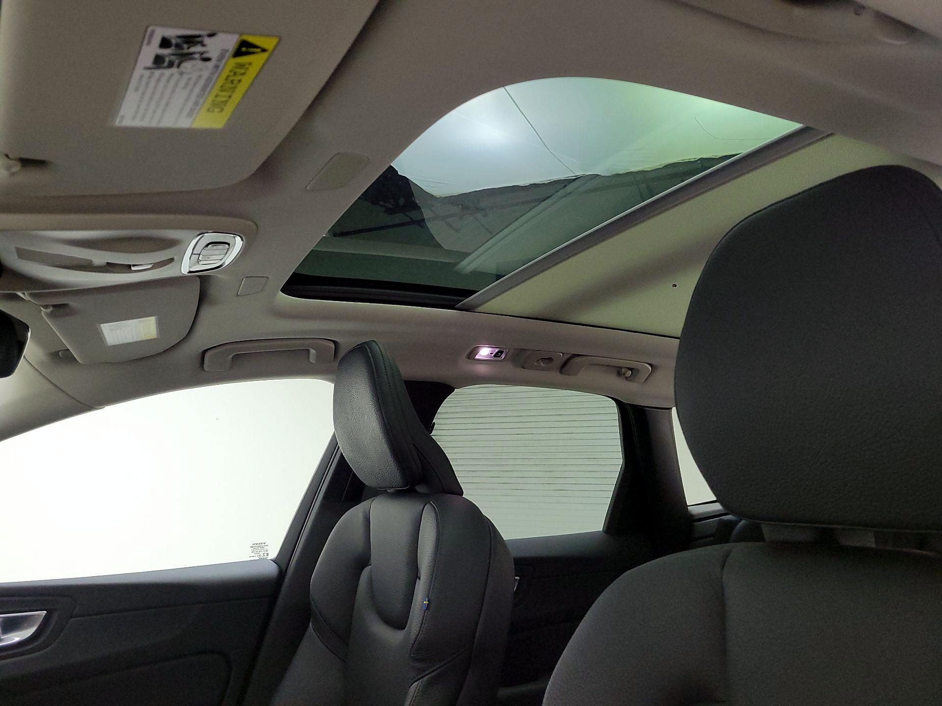 Thumbnail: 2021 Volvo XC60 - 20
