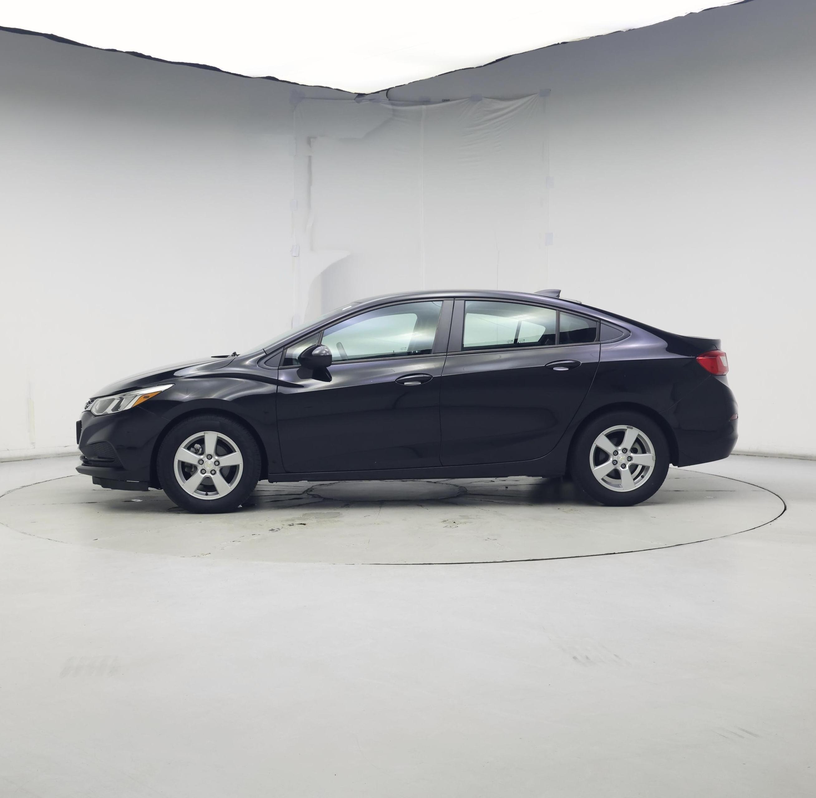 Thumbnail: 2017 Chevrolet Cruze - 3