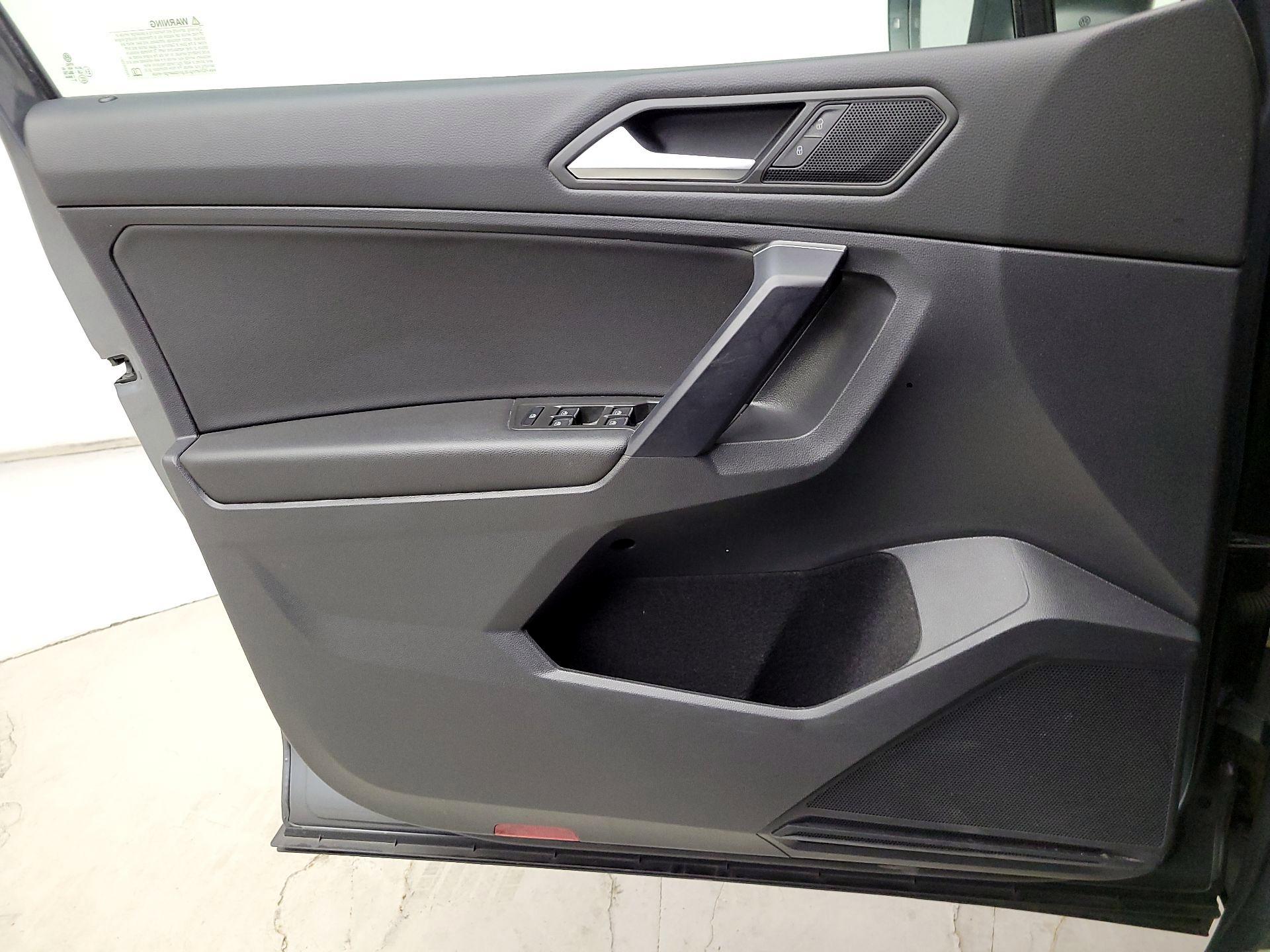 Thumbnail: 2021 Volkswagen Tiguan - 12