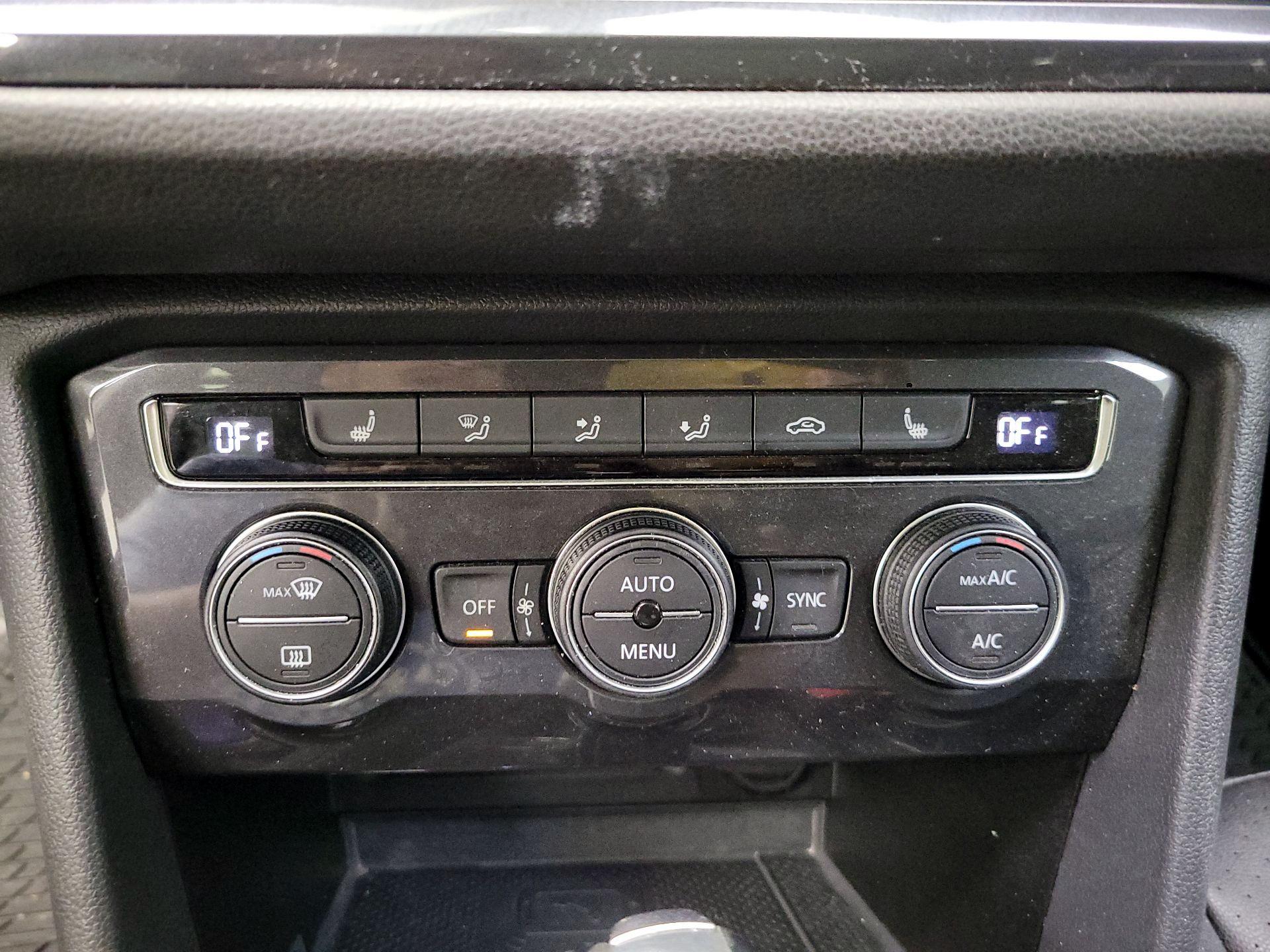 Thumbnail: 2021 Volkswagen Tiguan - 16