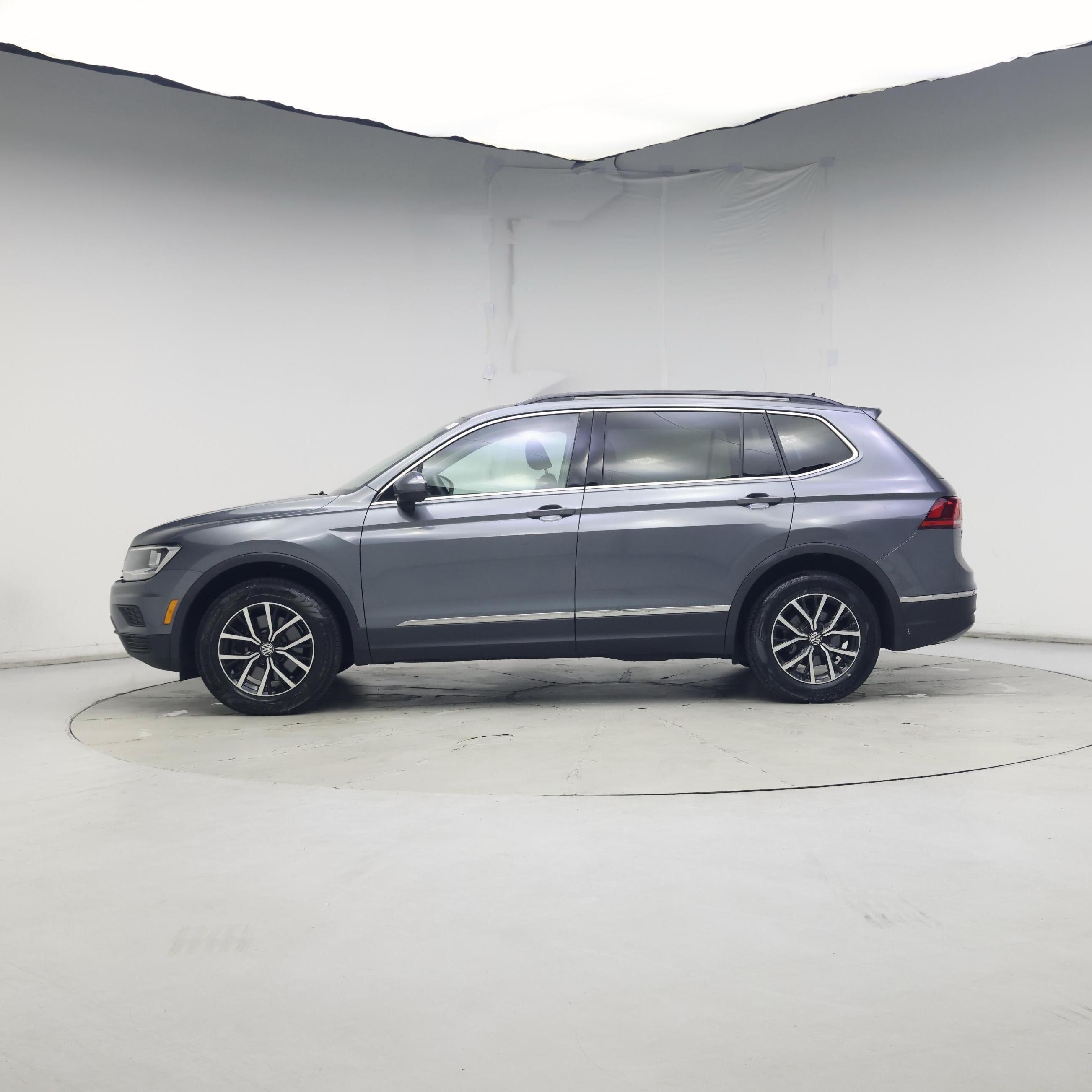 Thumbnail: 2021 Volkswagen Tiguan - 3