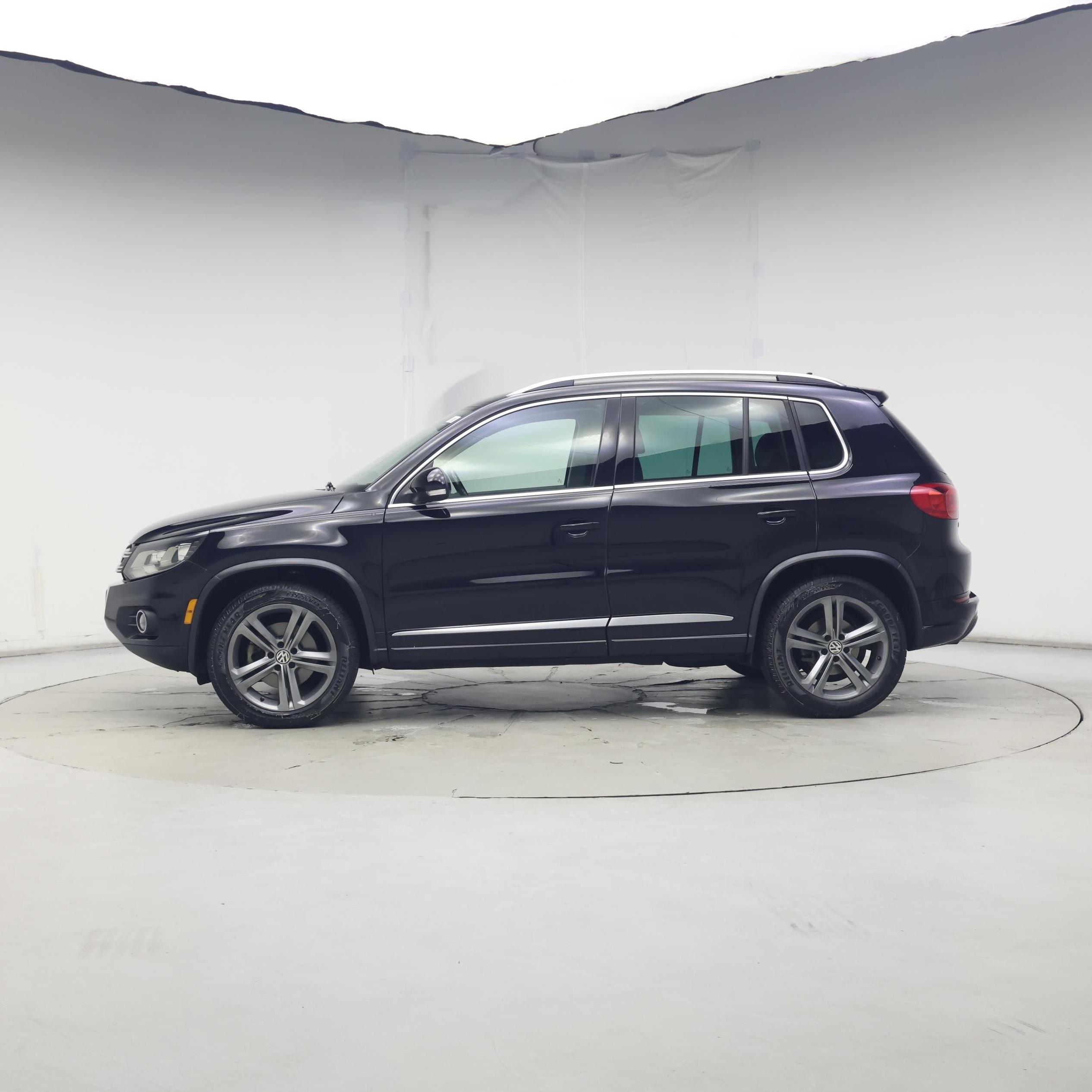 Thumbnail: 2017 Volkswagen Tiguan - 3