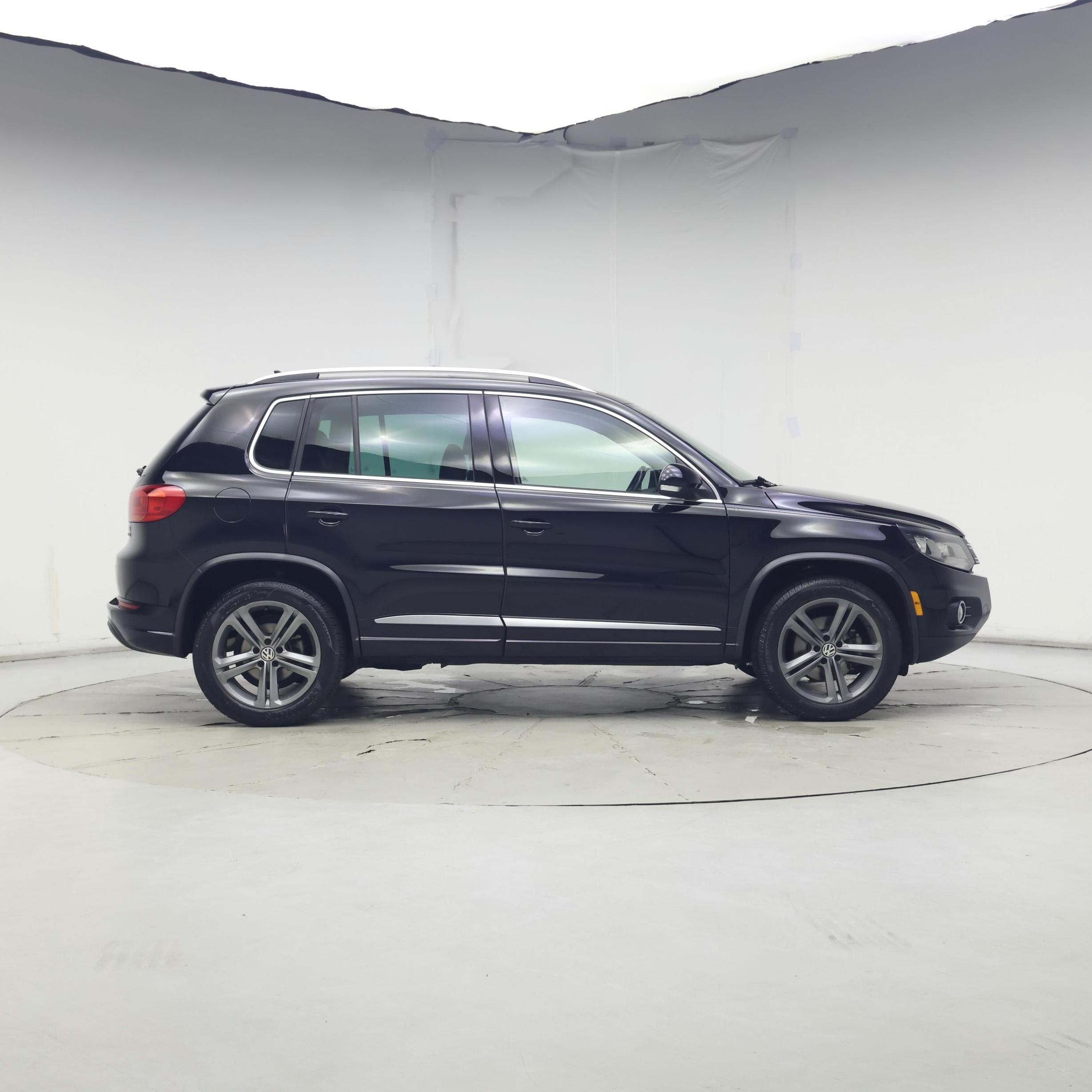 Thumbnail: 2017 Volkswagen Tiguan - 7