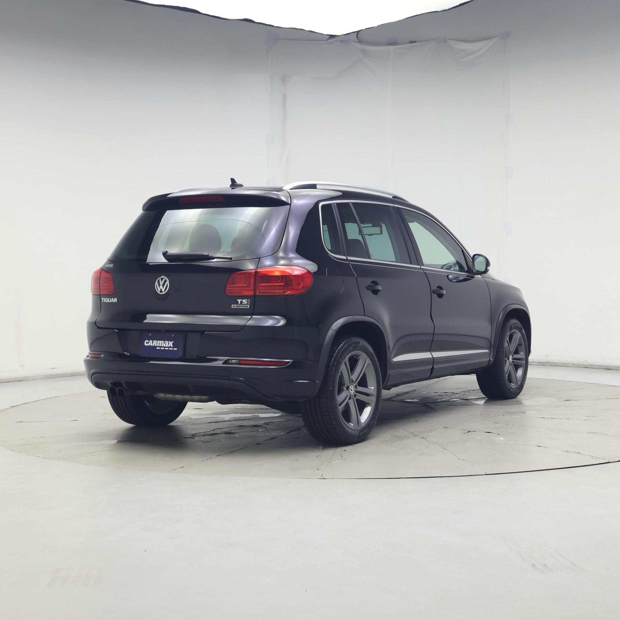 Thumbnail: 2017 Volkswagen Tiguan - 8