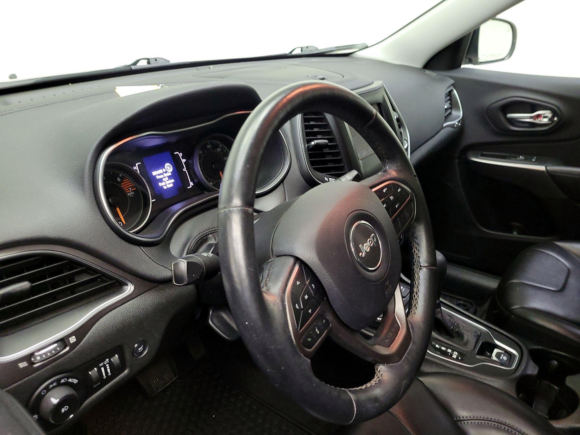 Thumbnail: 2019 Jeep Cherokee - 9