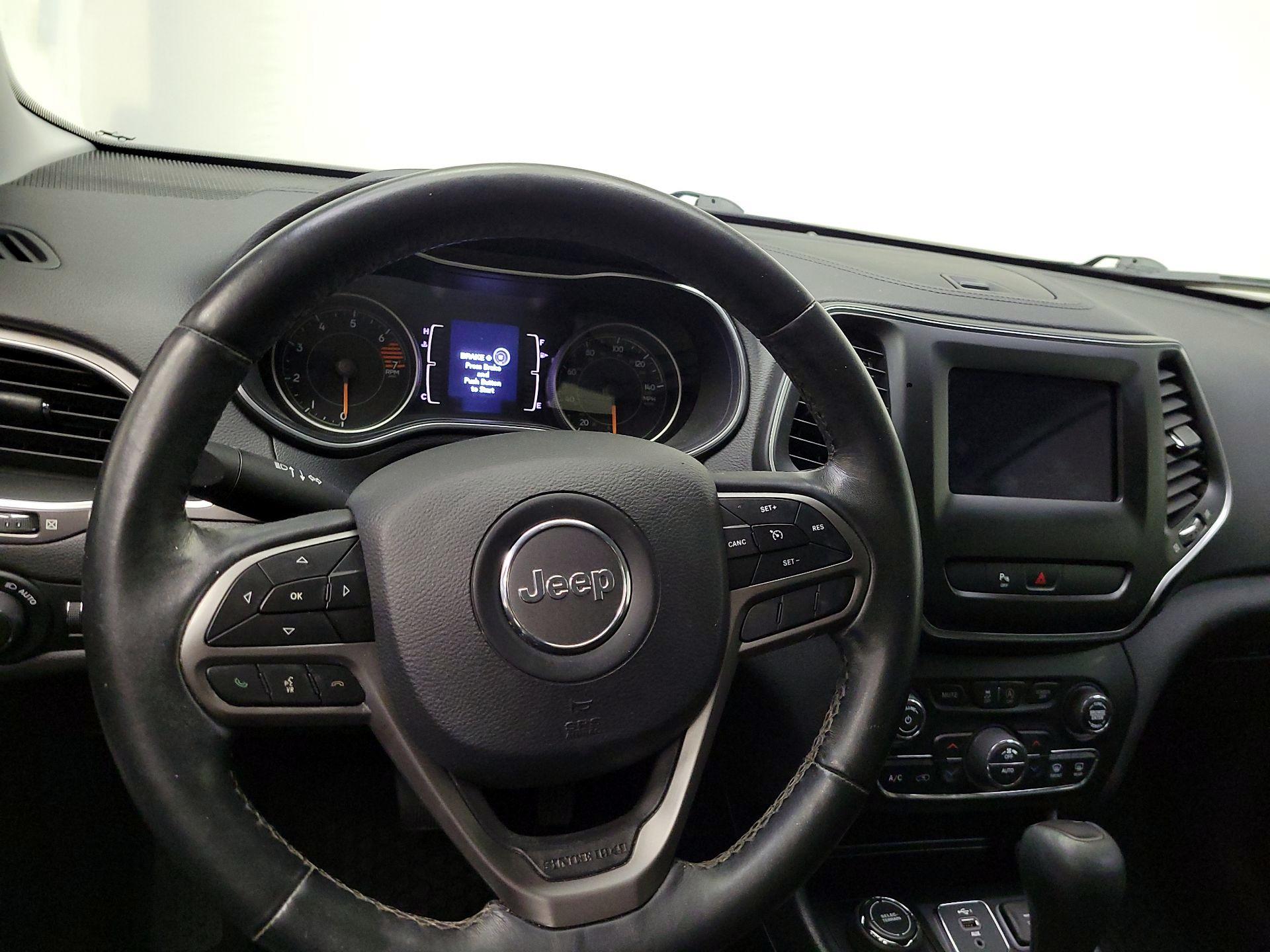 Thumbnail: 2019 Jeep Cherokee - 10