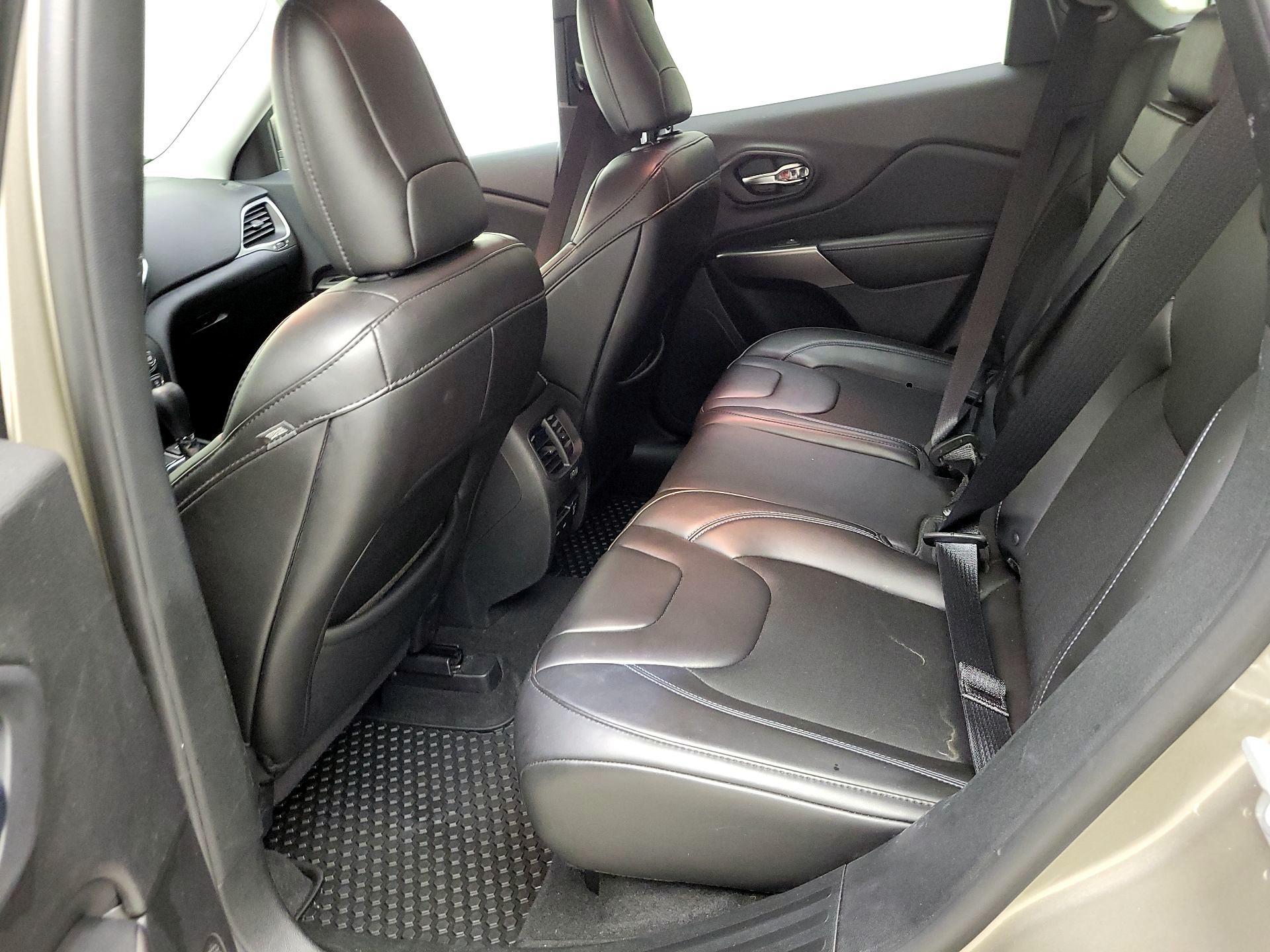 Thumbnail: 2019 Jeep Cherokee - 19