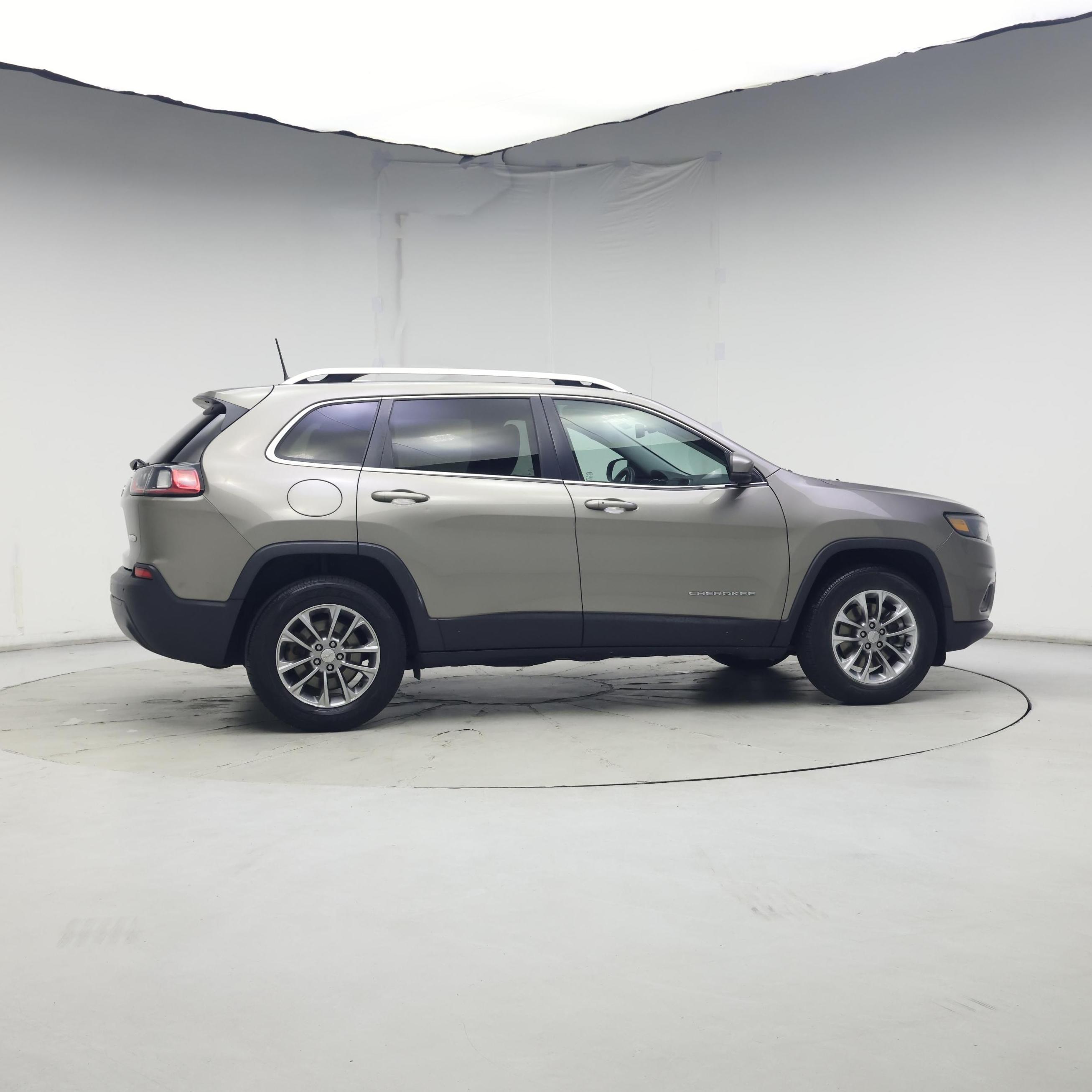 Thumbnail: 2019 Jeep Cherokee - 7