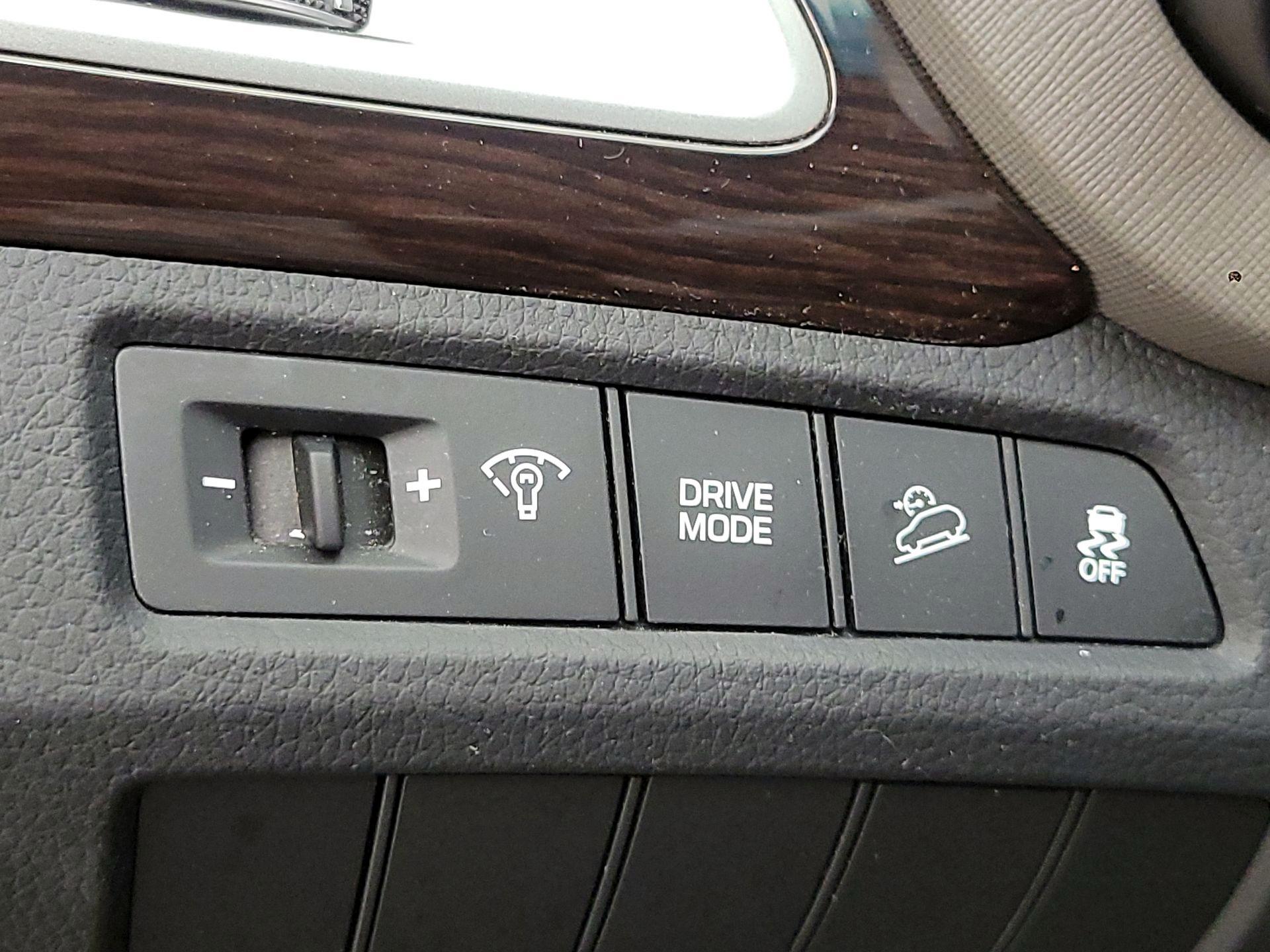 Thumbnail: 2019 Hyundai Santa Fe - 13