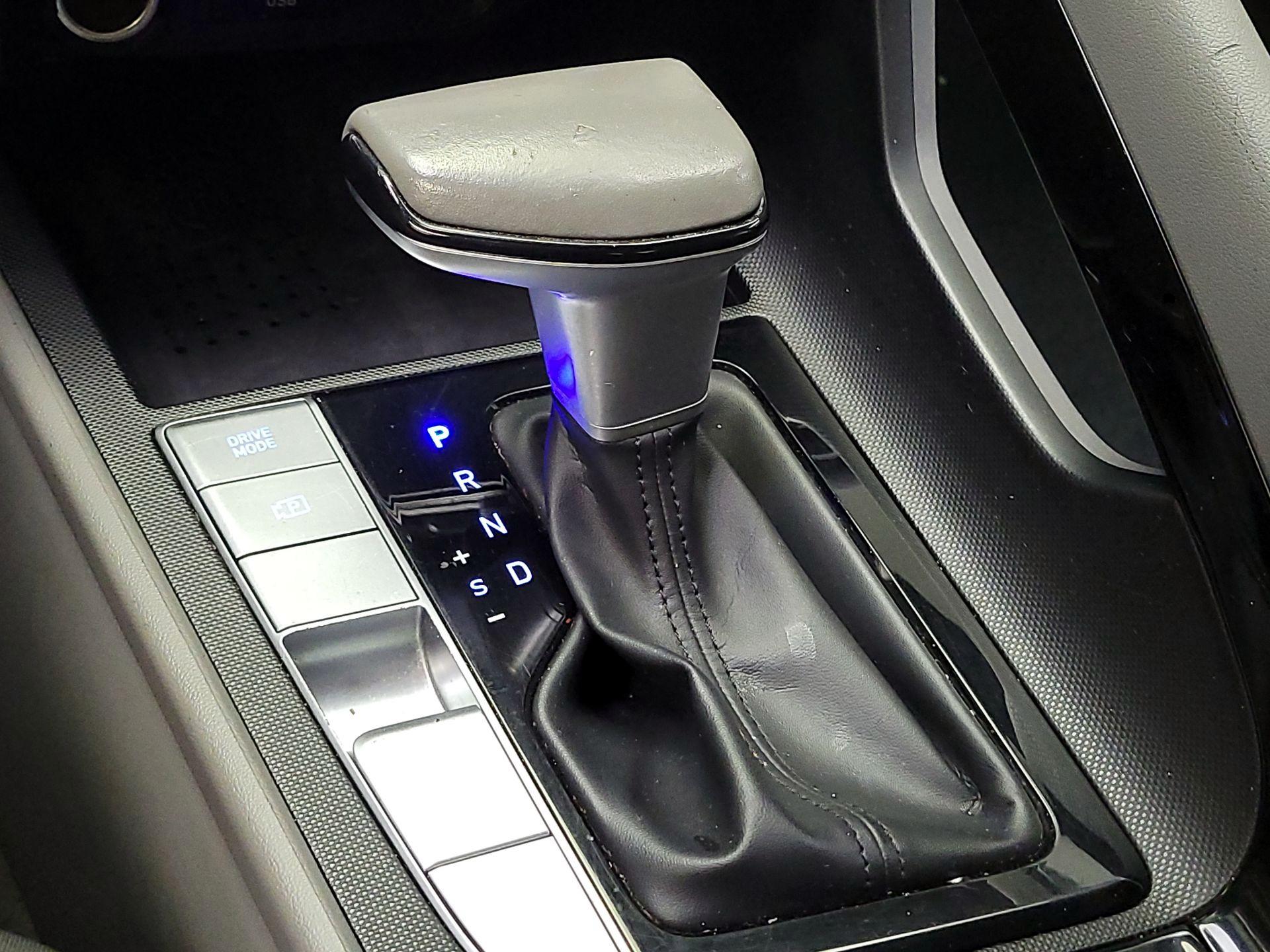 Thumbnail: 2022 Hyundai Elantra - 17