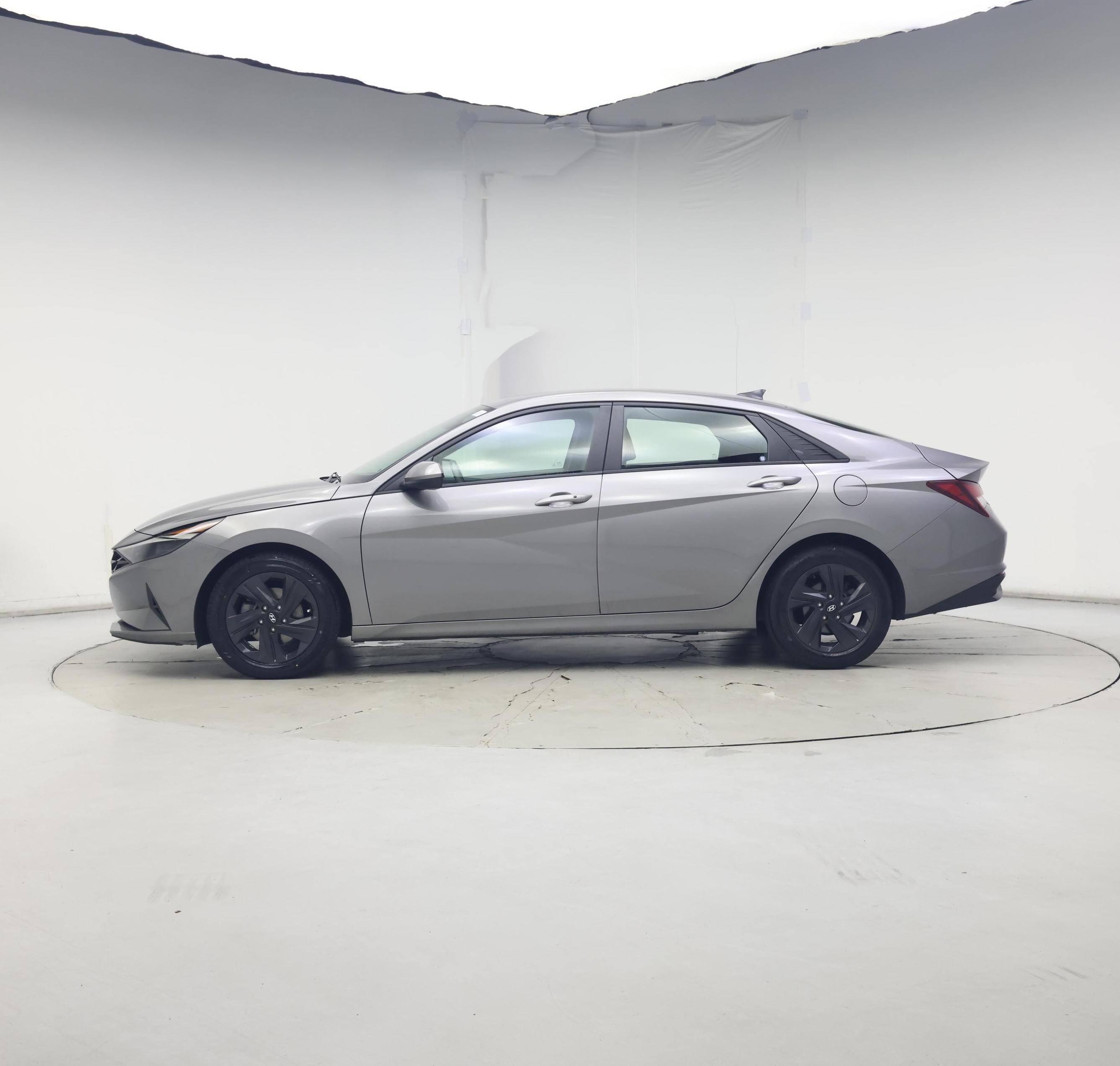 Thumbnail: 2022 Hyundai Elantra - 3