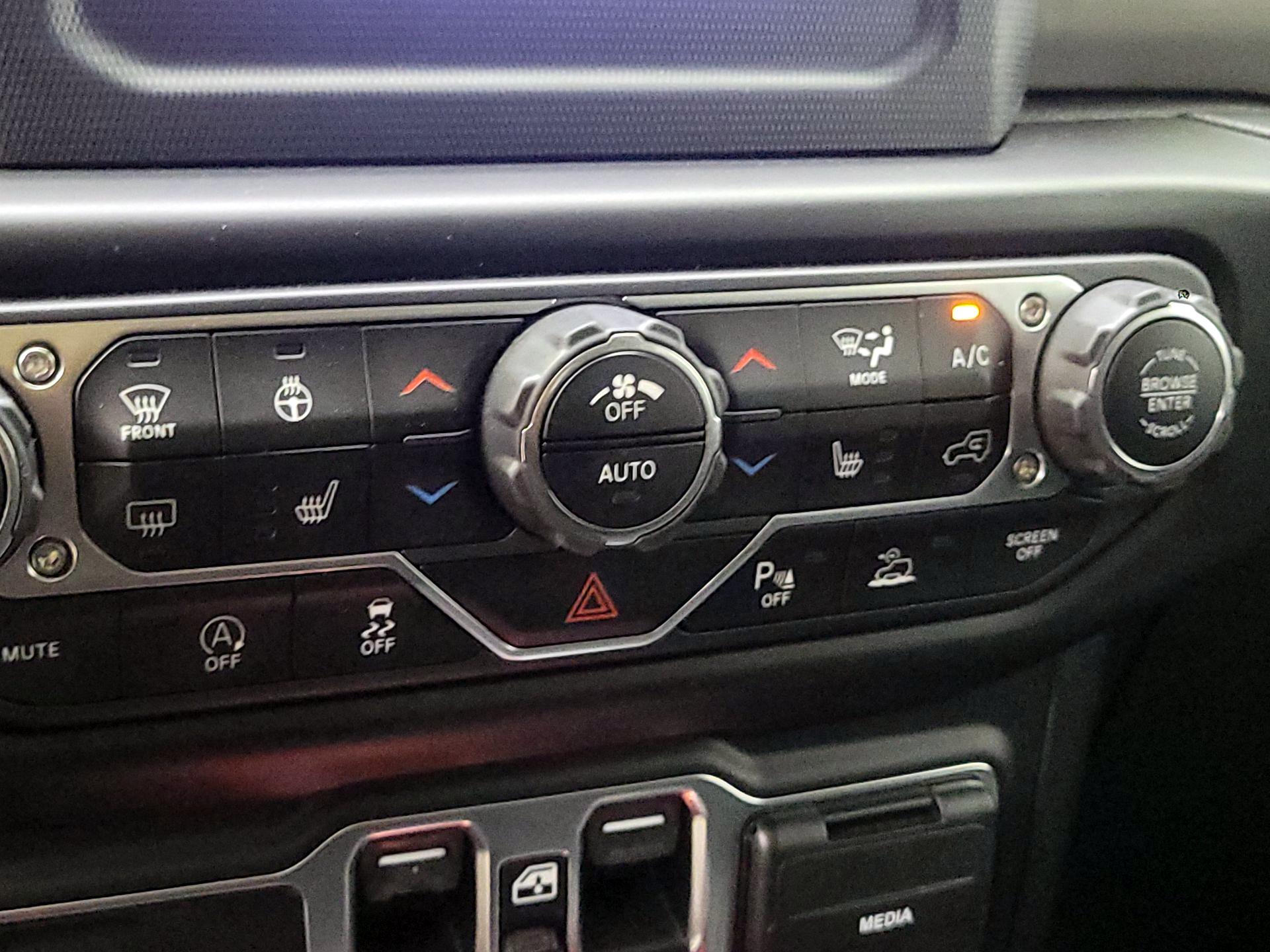 Thumbnail: 2020 Jeep Gladiator - 16