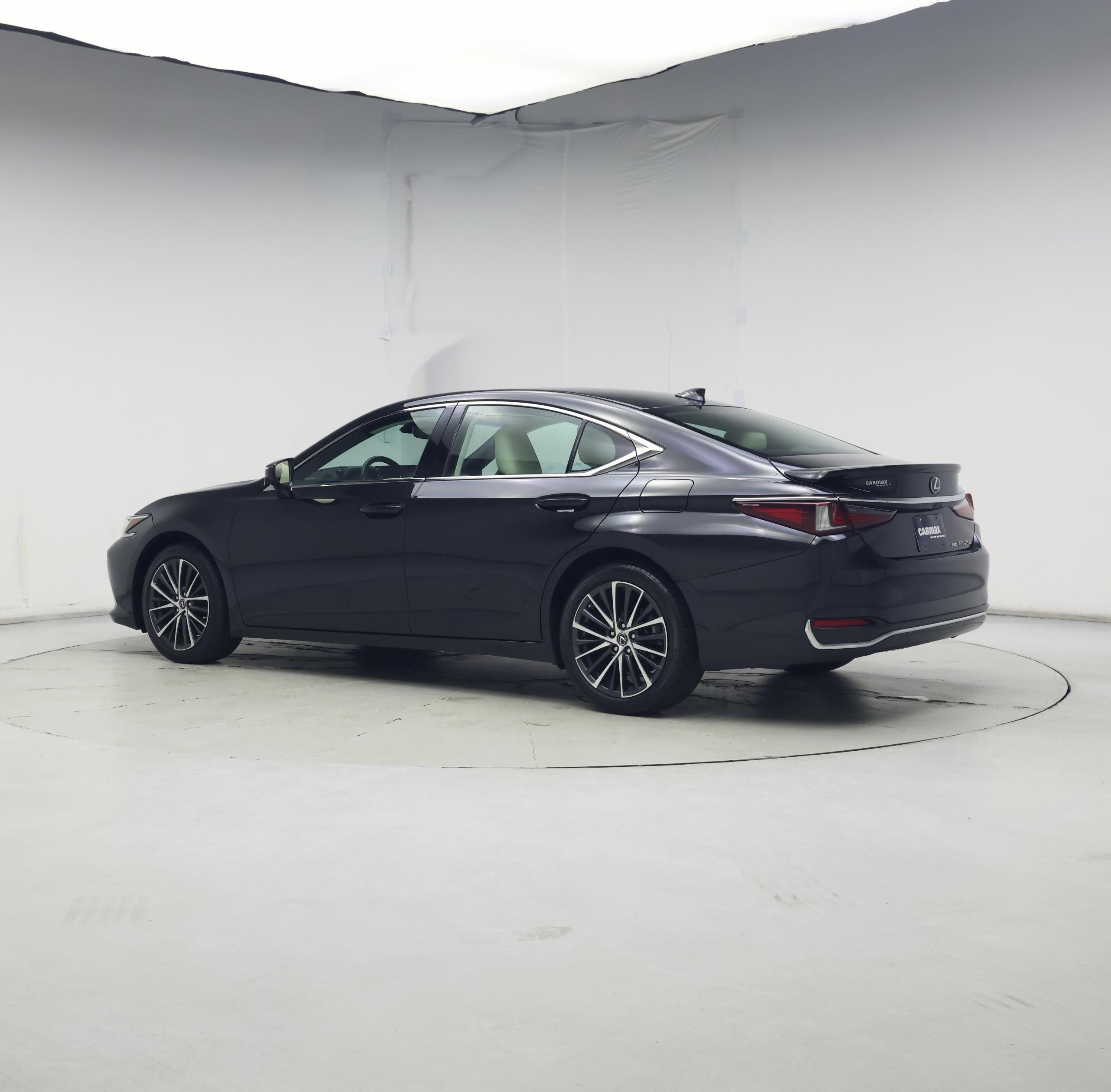Thumbnail: 2022 Lexus ES - 2