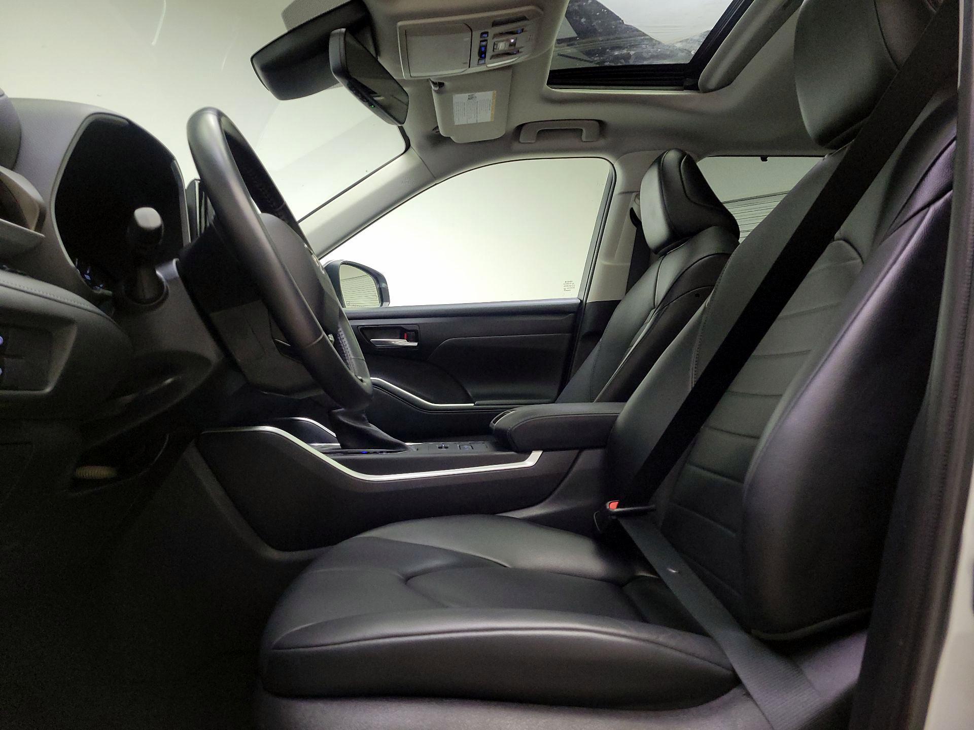 Thumbnail: 2021 Toyota Highlander - 11