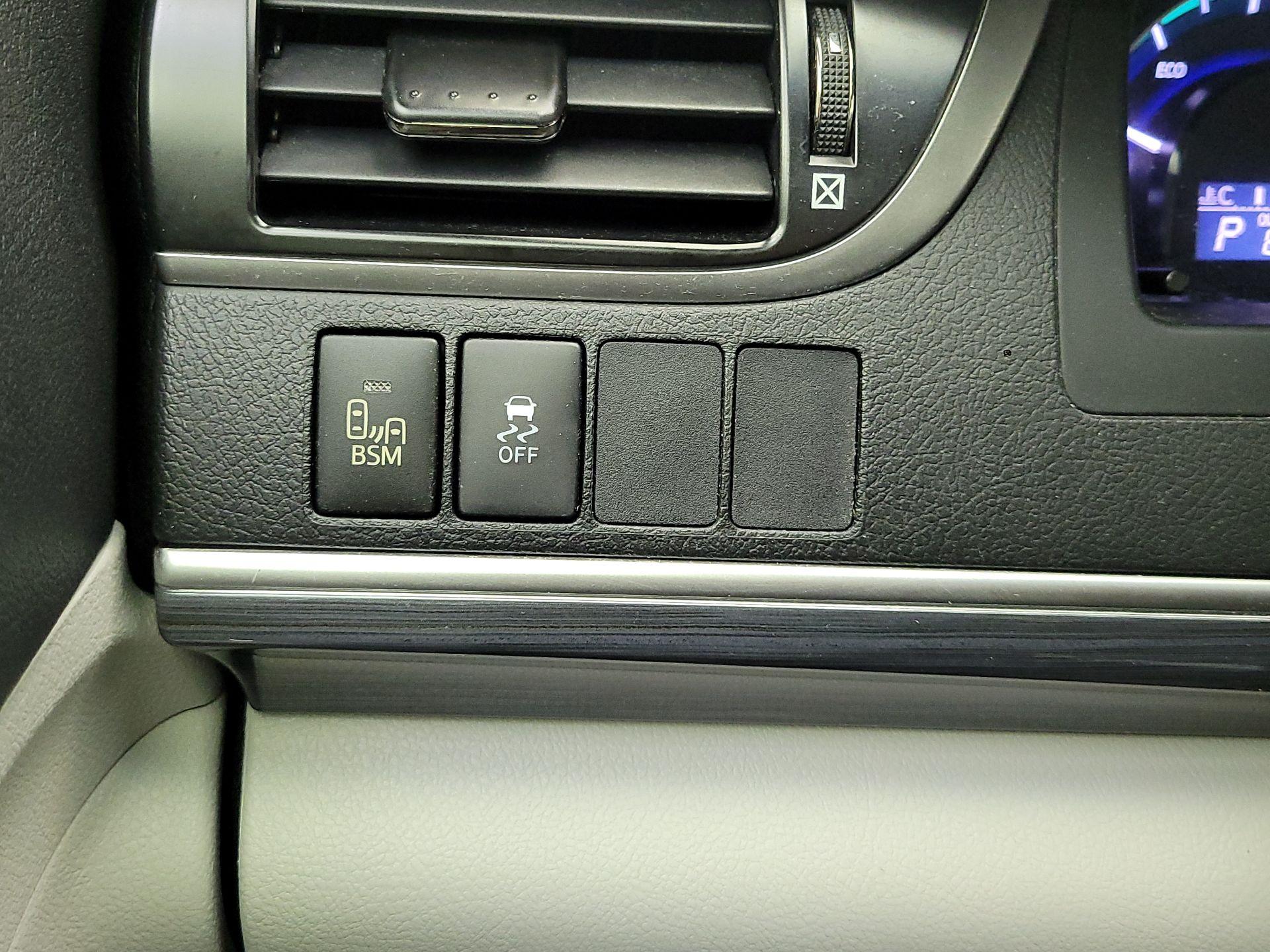 Thumbnail: 2013 Toyota Camry - 13