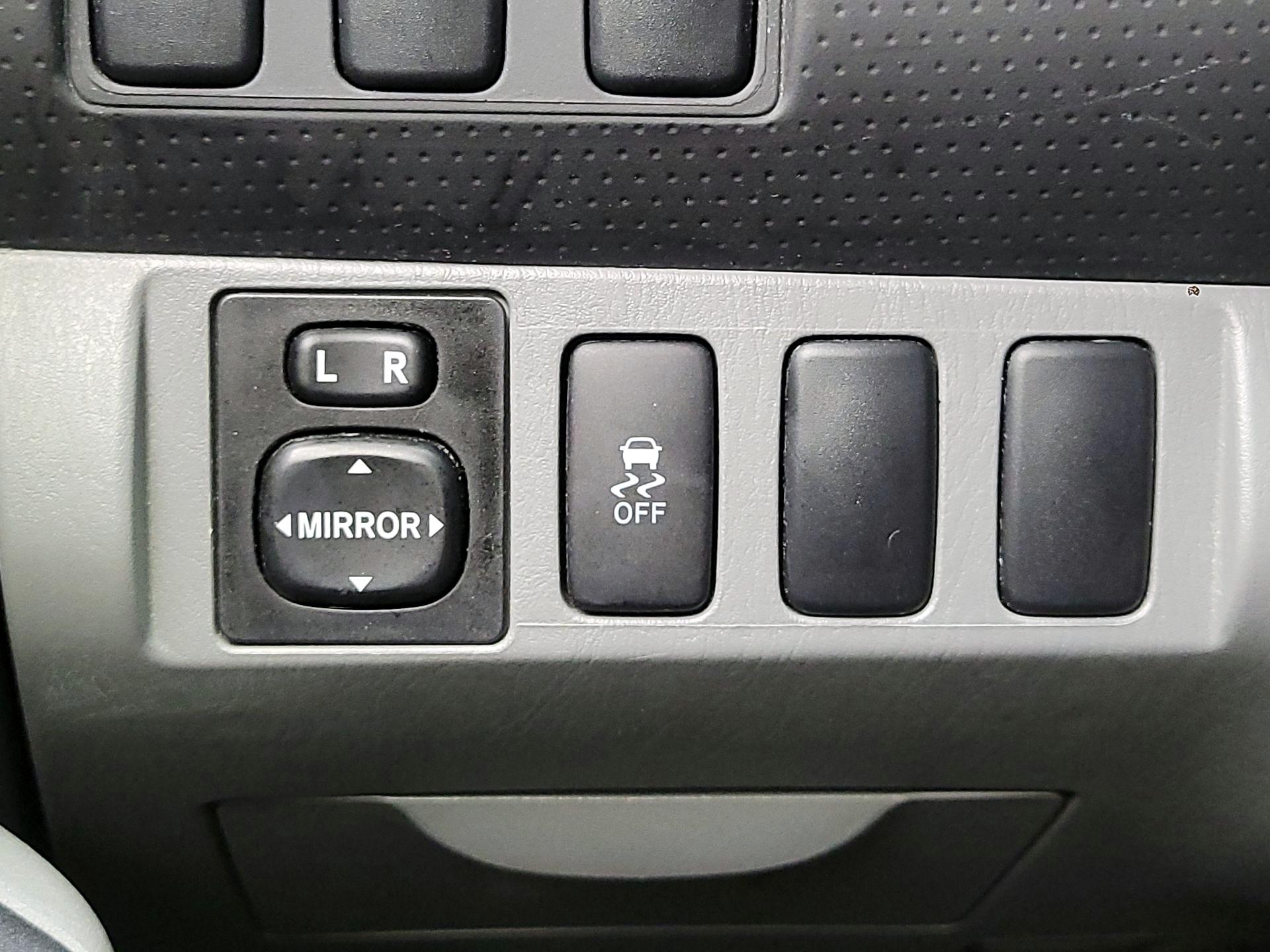 Thumbnail: 2013 Toyota Tacoma - 13