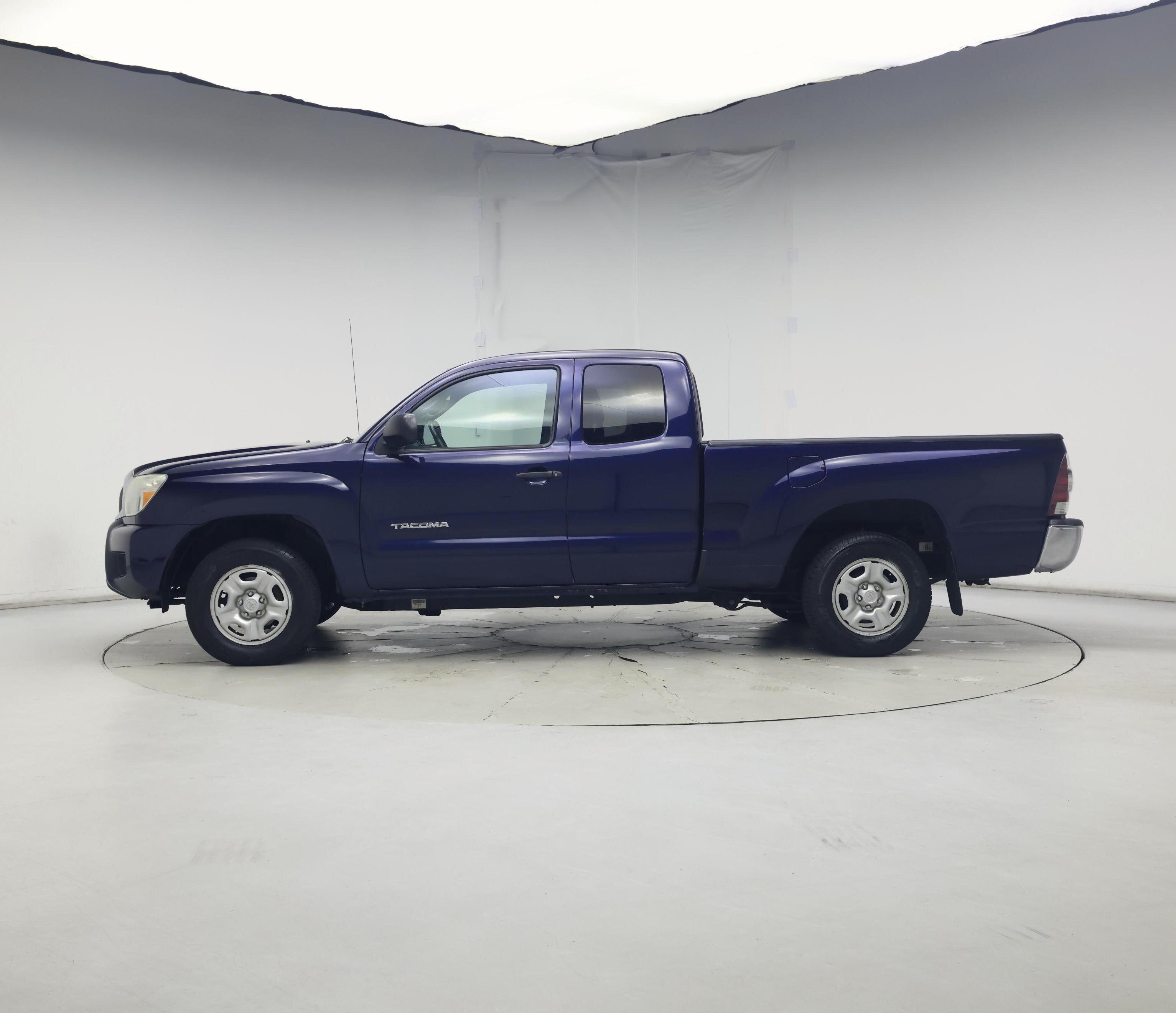 Thumbnail: 2013 Toyota Tacoma - 3
