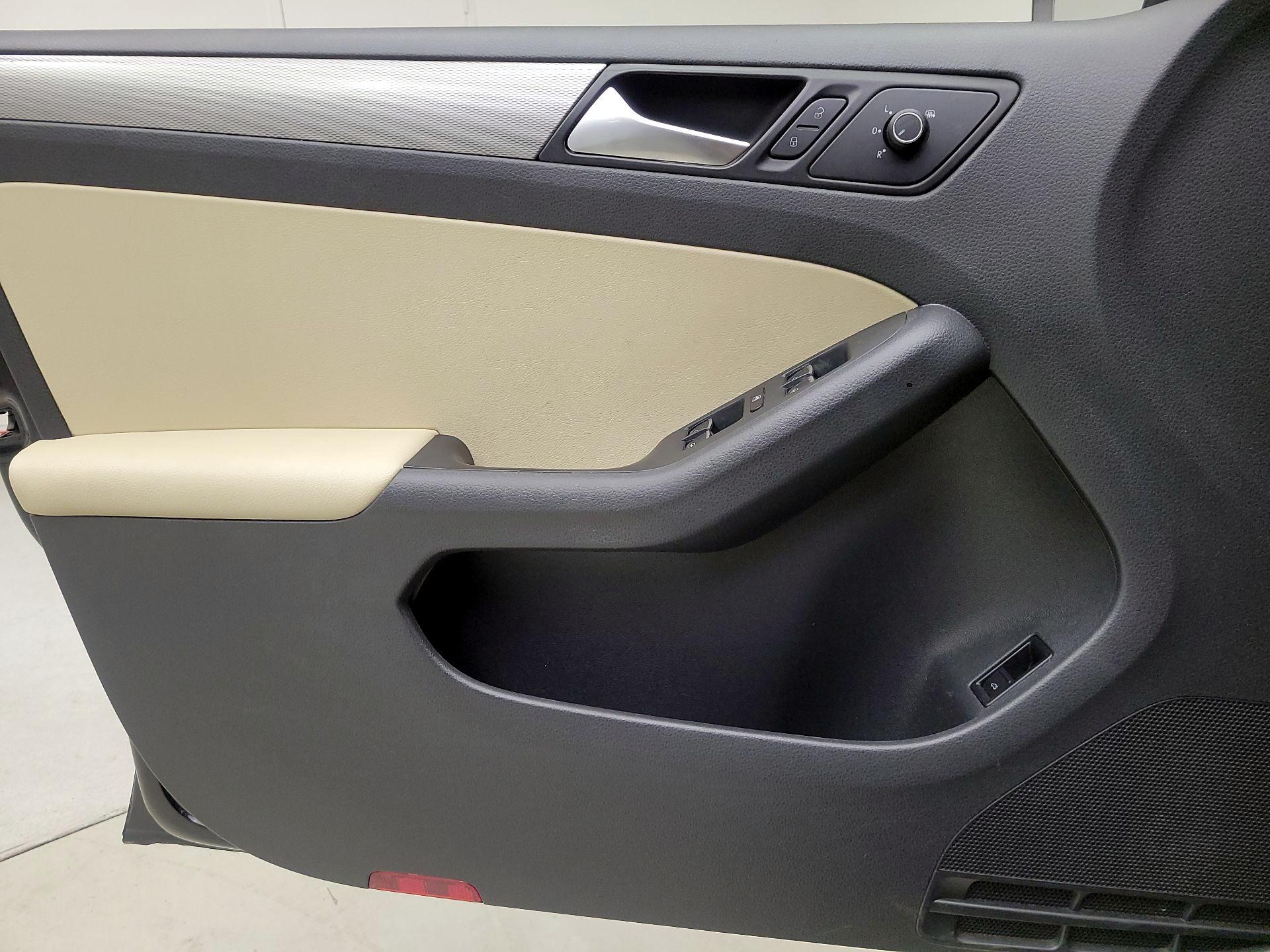Thumbnail: 2015 Volkswagen Jetta - 12