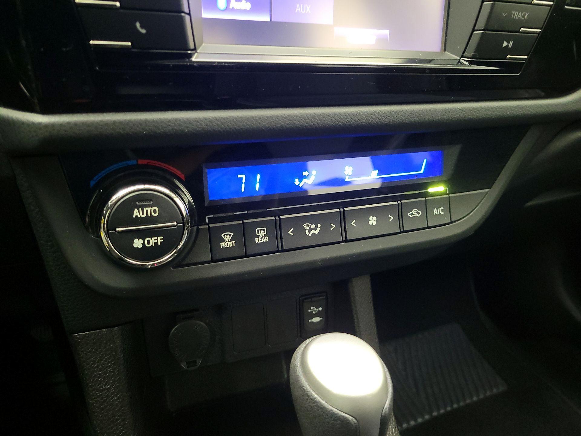 Thumbnail: 2014 Toyota Corolla - 16