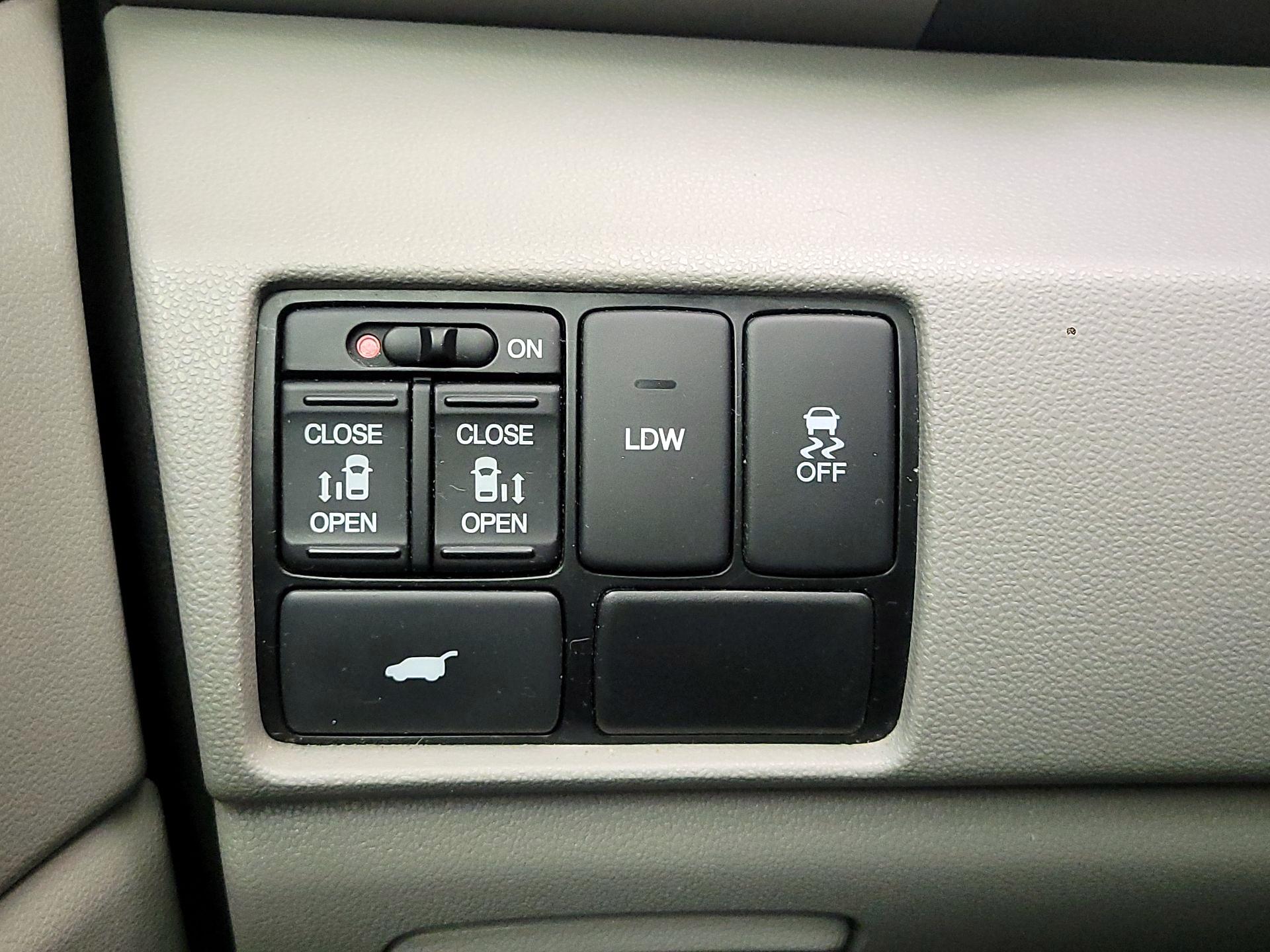 Thumbnail: 2016 Honda Odyssey - 13