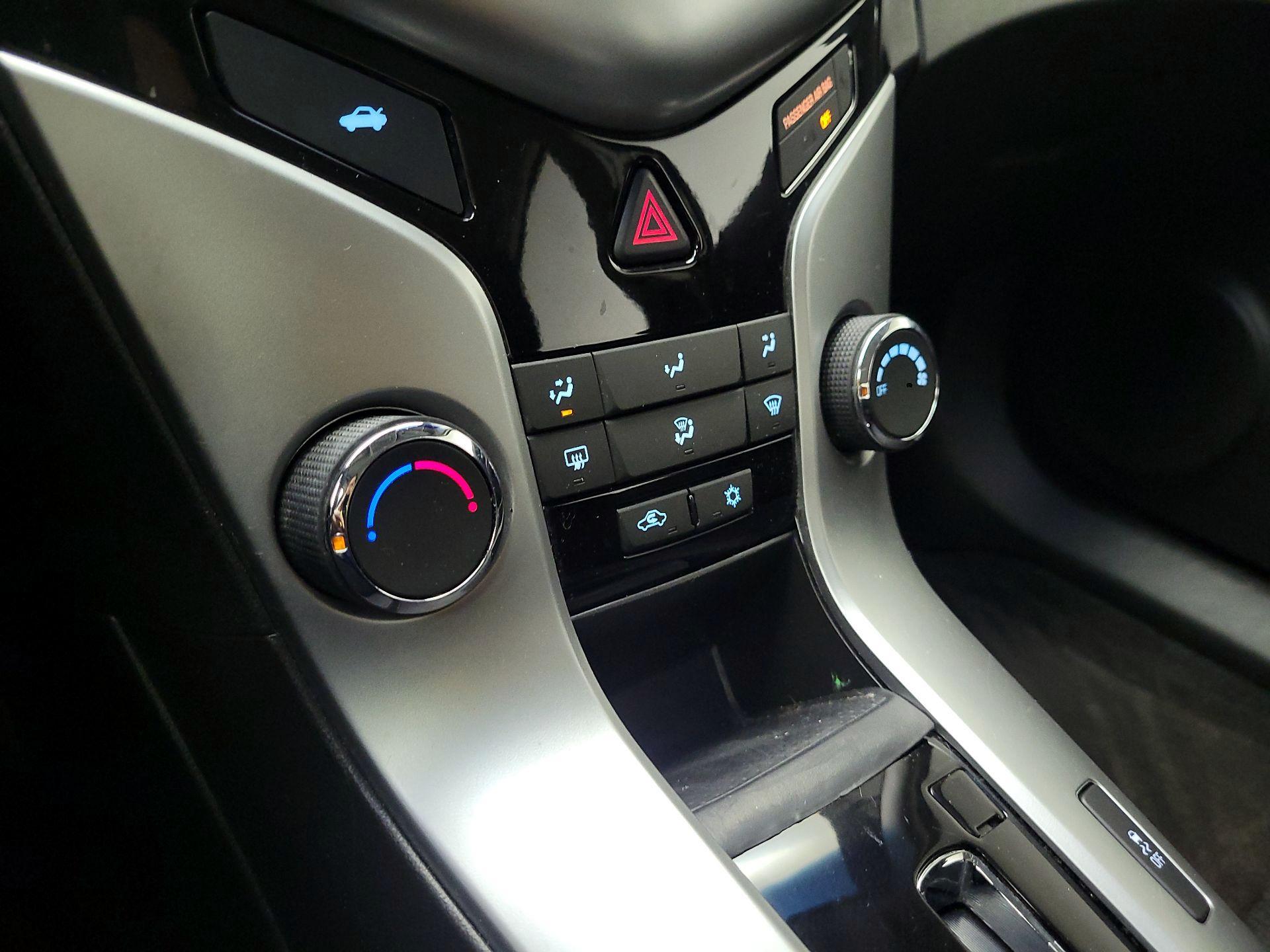 Thumbnail: 2016 Chevrolet Cruze - 16