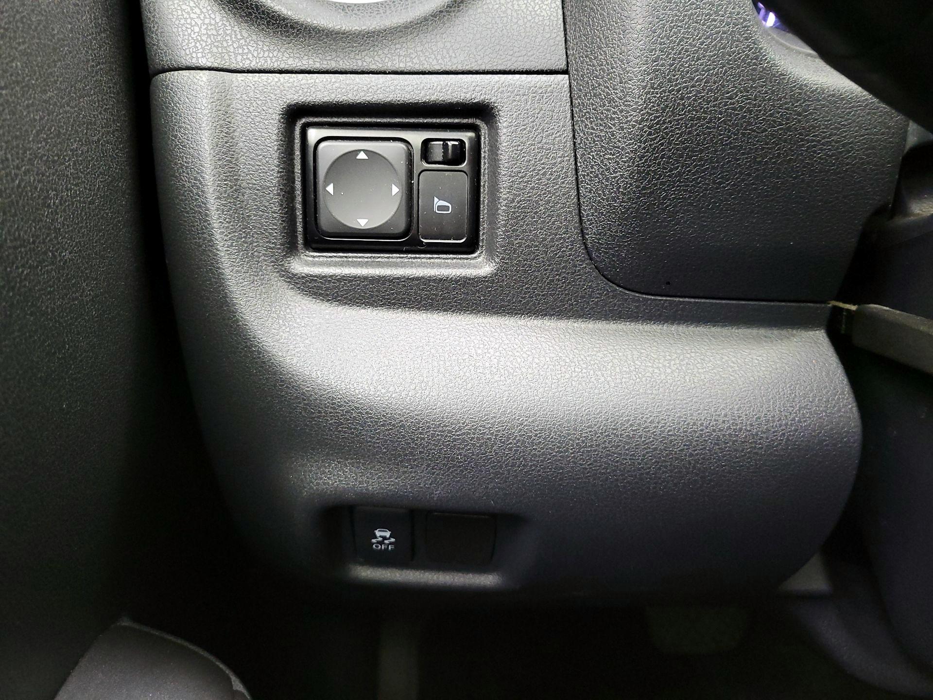 Thumbnail: 2015 Nissan Versa Note - 13