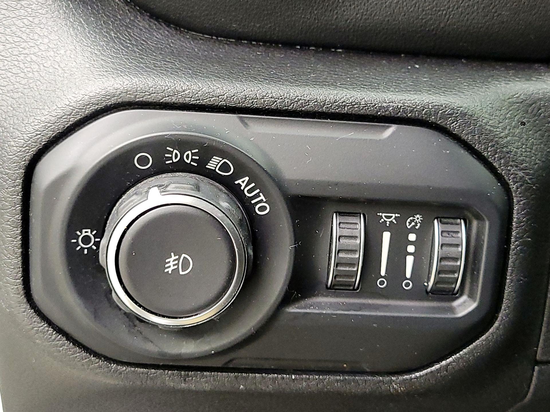 Thumbnail: 2018 Jeep Wrangler - 13