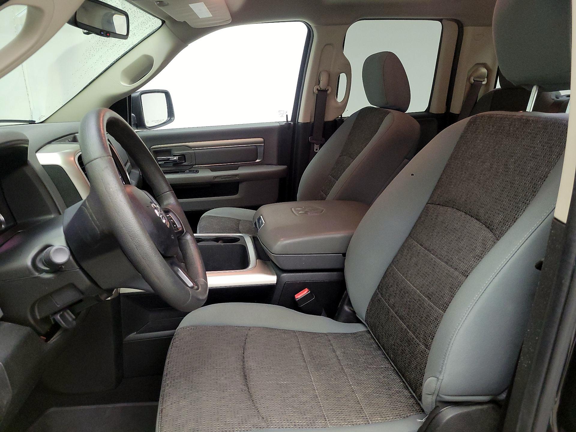 Thumbnail: 2019 RAM 1500 Classic - 11