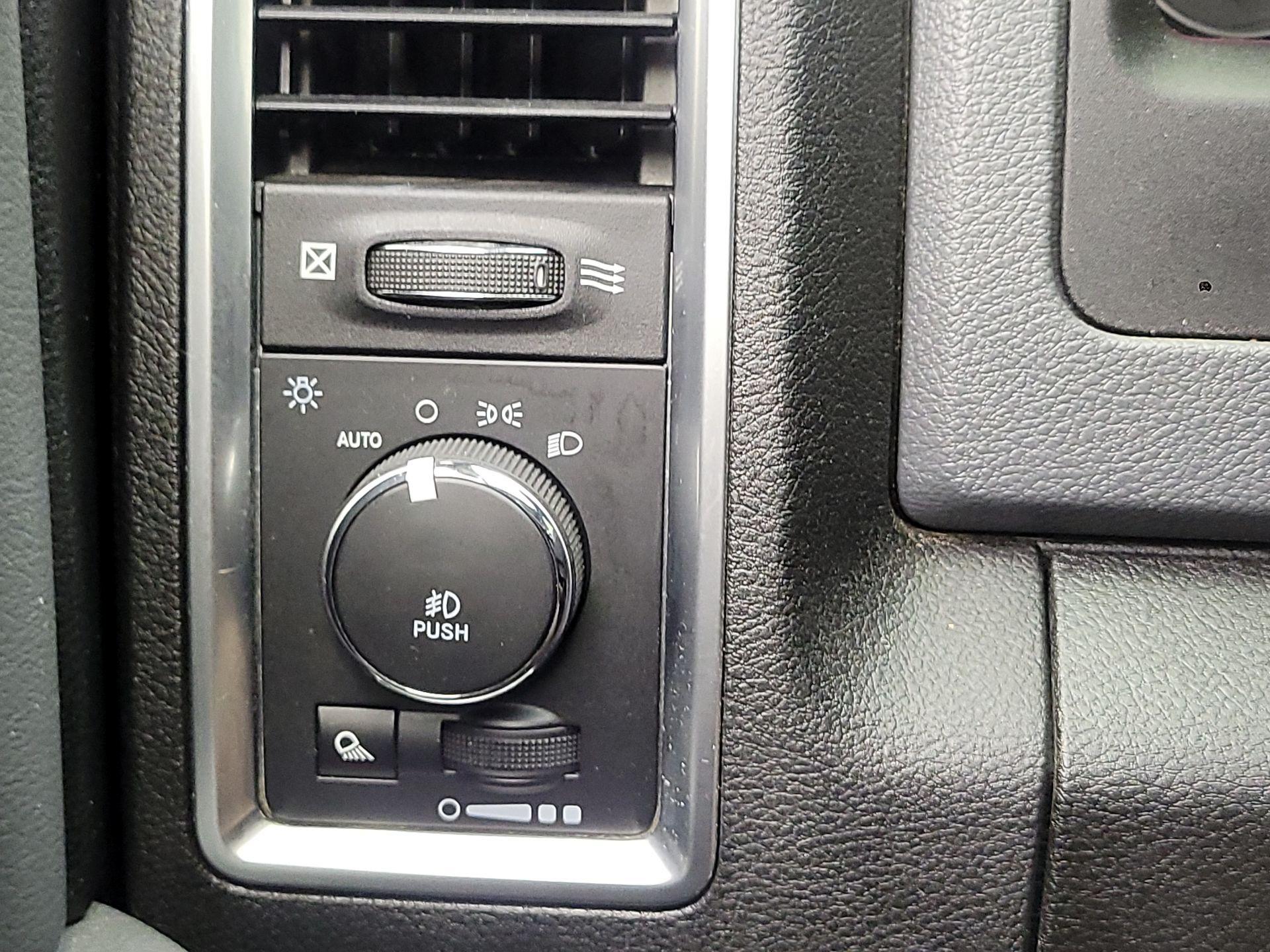 Thumbnail: 2019 RAM 1500 Classic - 13