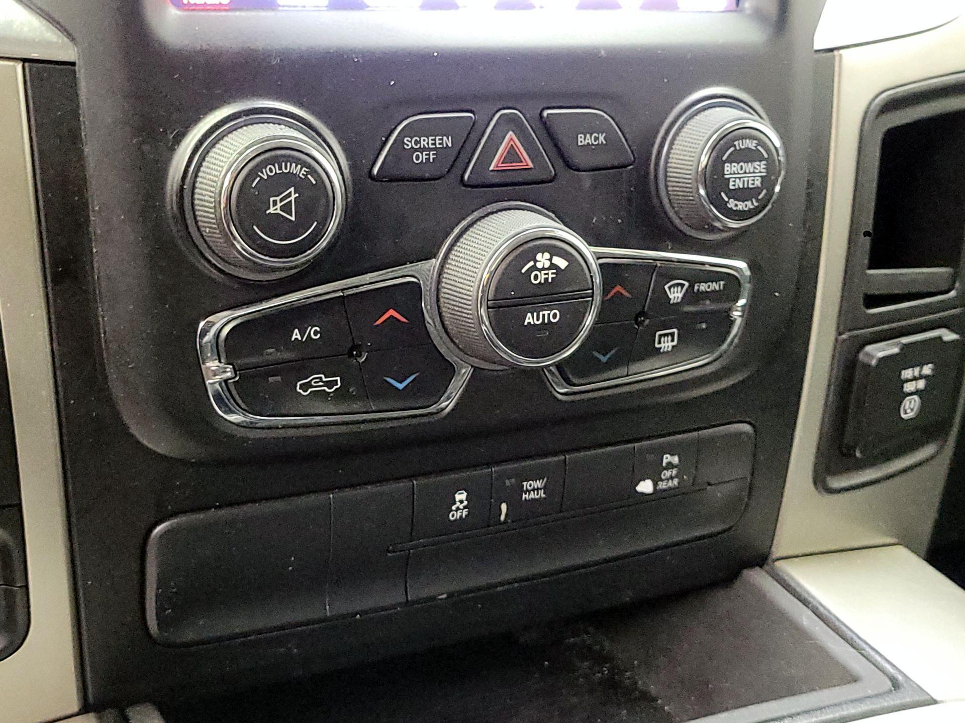 Thumbnail: 2019 RAM 1500 Classic - 16