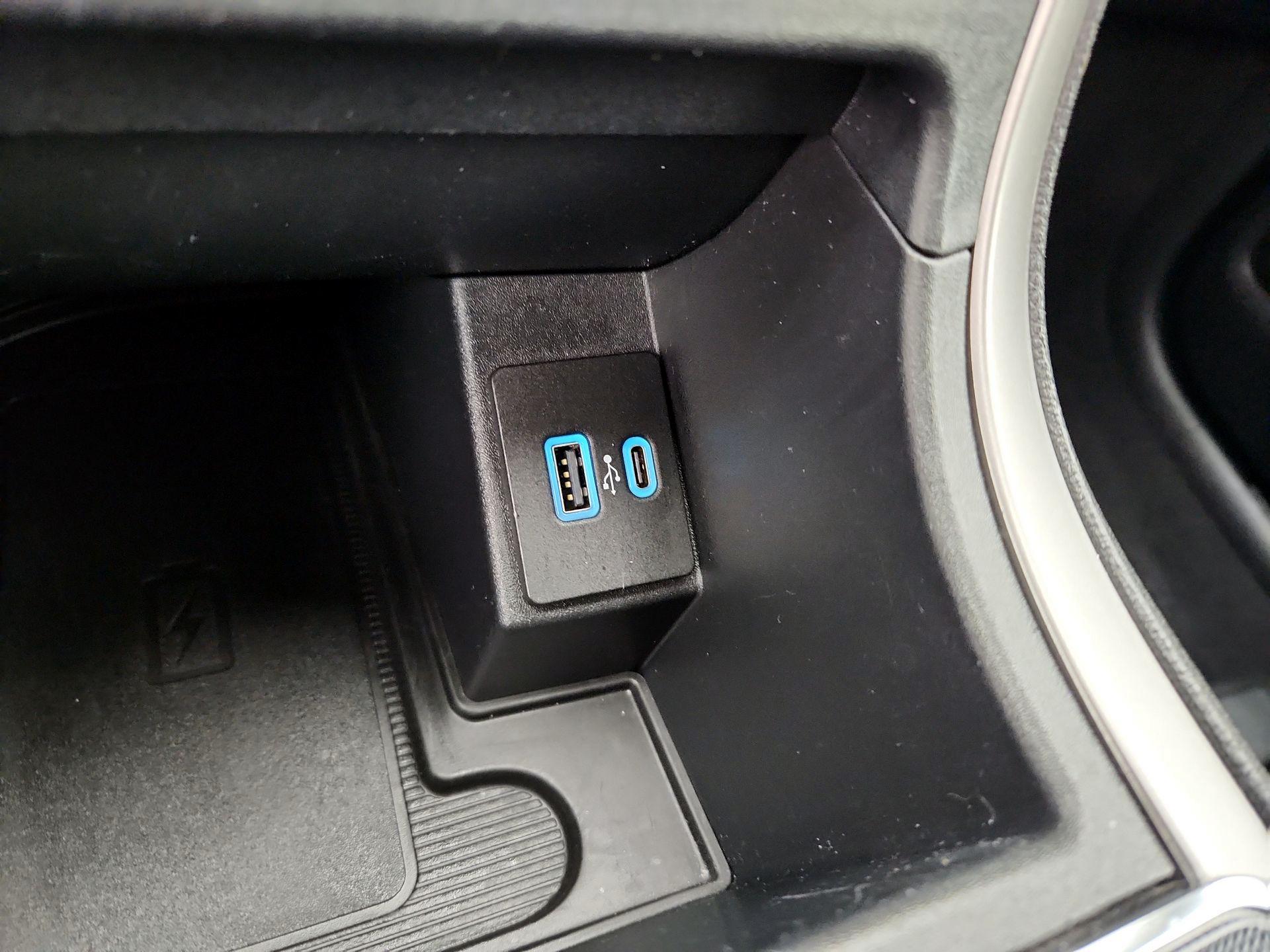 Thumbnail: 2021 Ford Edge - 18