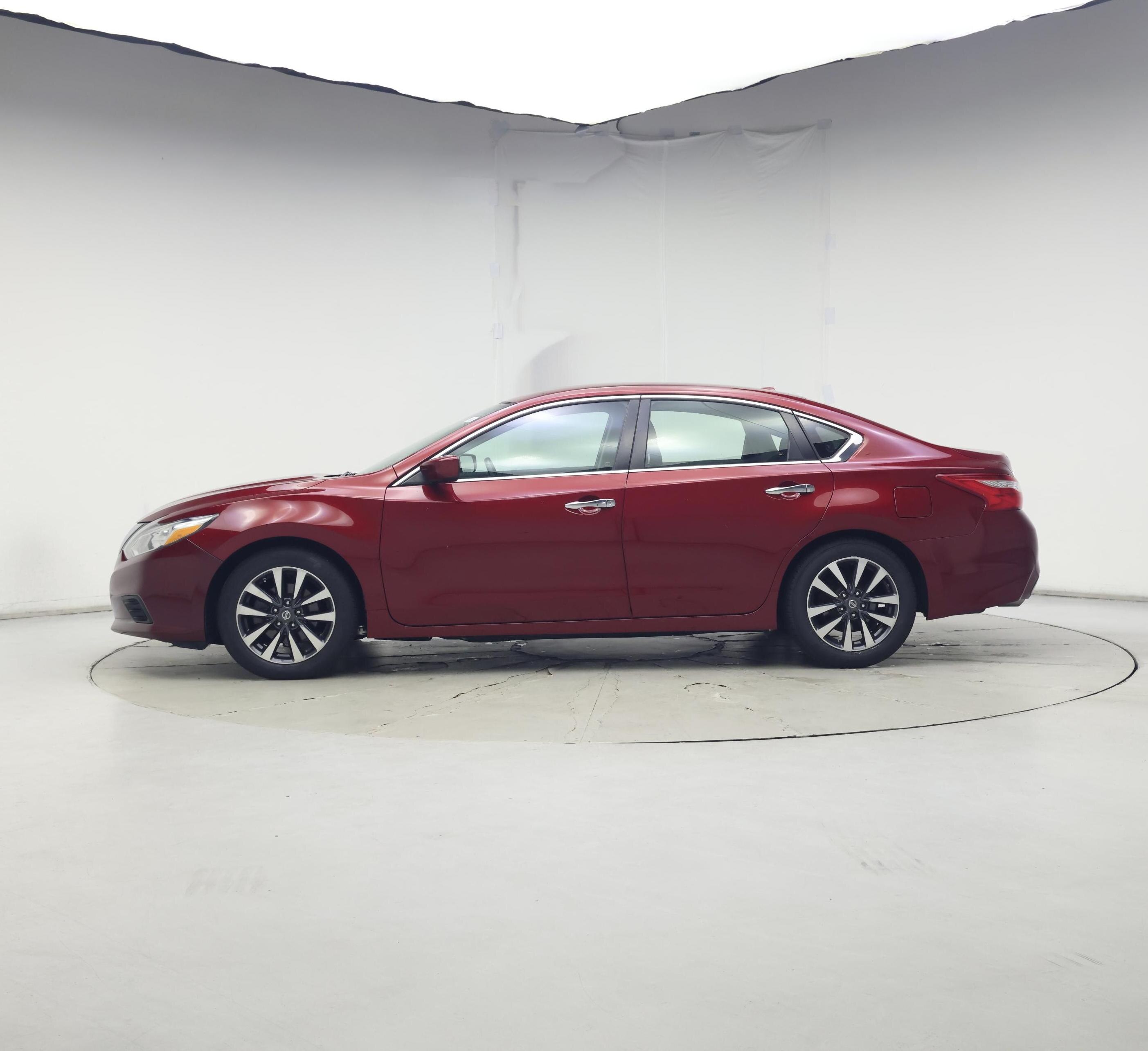 Thumbnail: 2017 Nissan Altima - 3