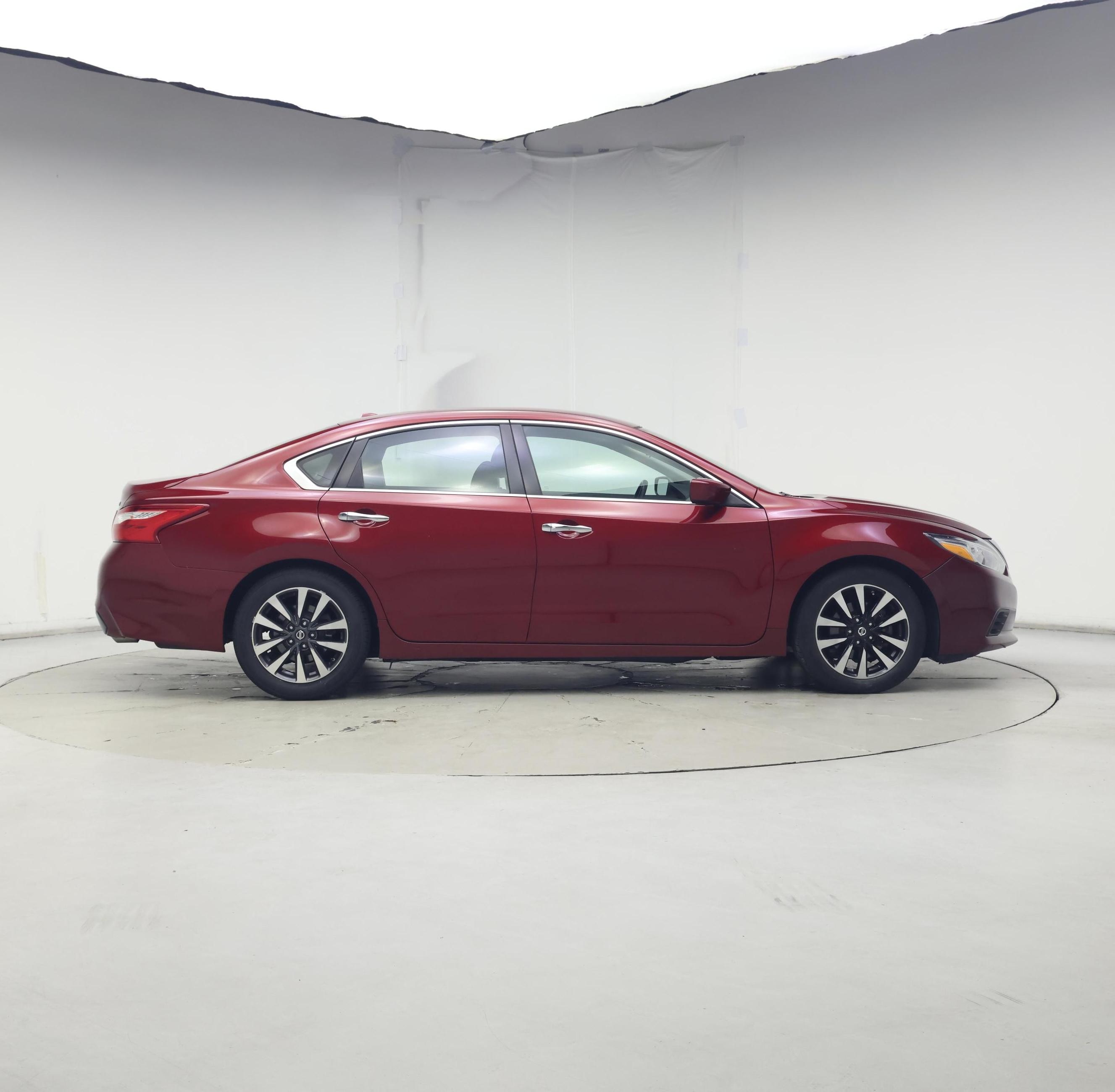 Thumbnail: 2017 Nissan Altima - 7