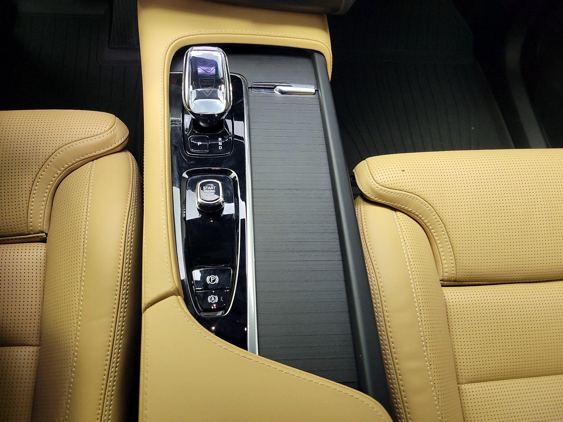 Thumbnail: 2025 Volvo XC90 - 17