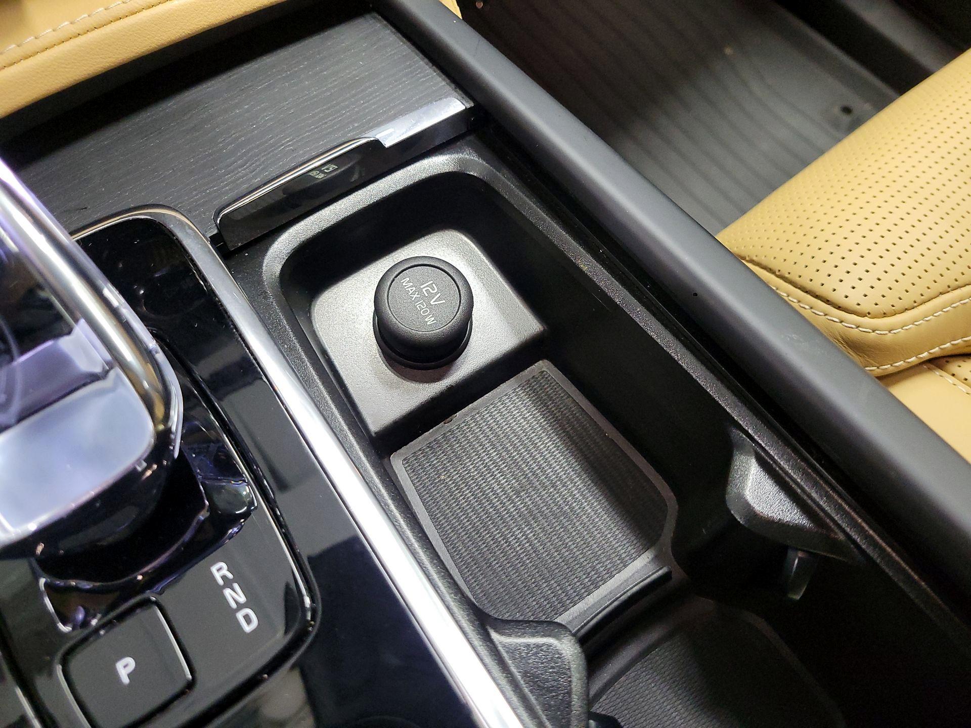 Thumbnail: 2025 Volvo XC90 - 18