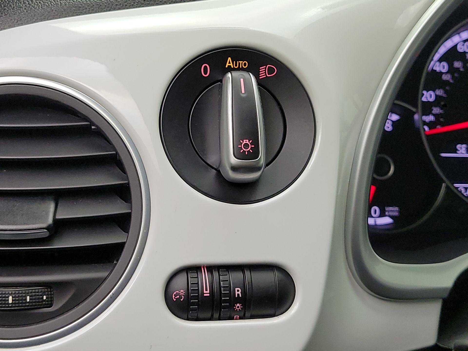 Thumbnail: 2016 Volkswagen Beetle - 13