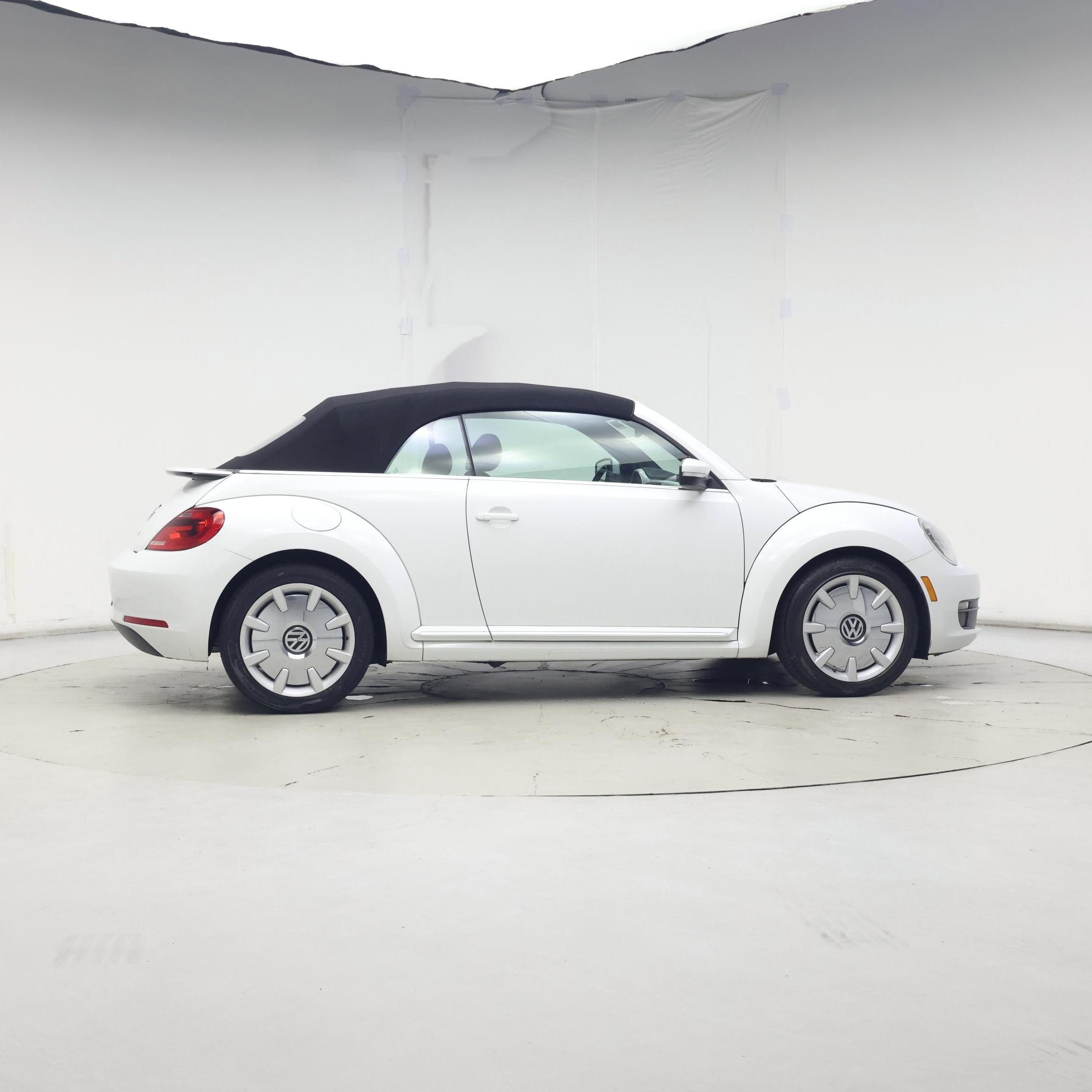 Thumbnail: 2016 Volkswagen Beetle - 7