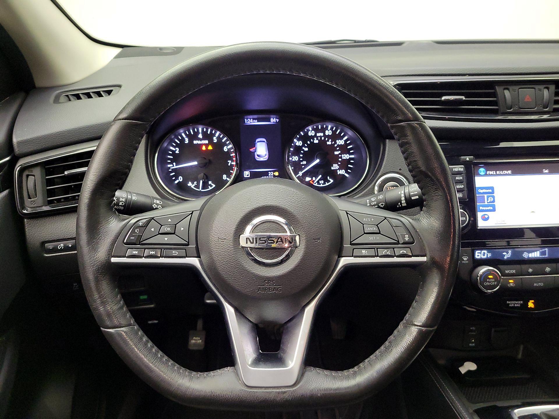 Thumbnail: 2017 Nissan Rogue Sport - 10