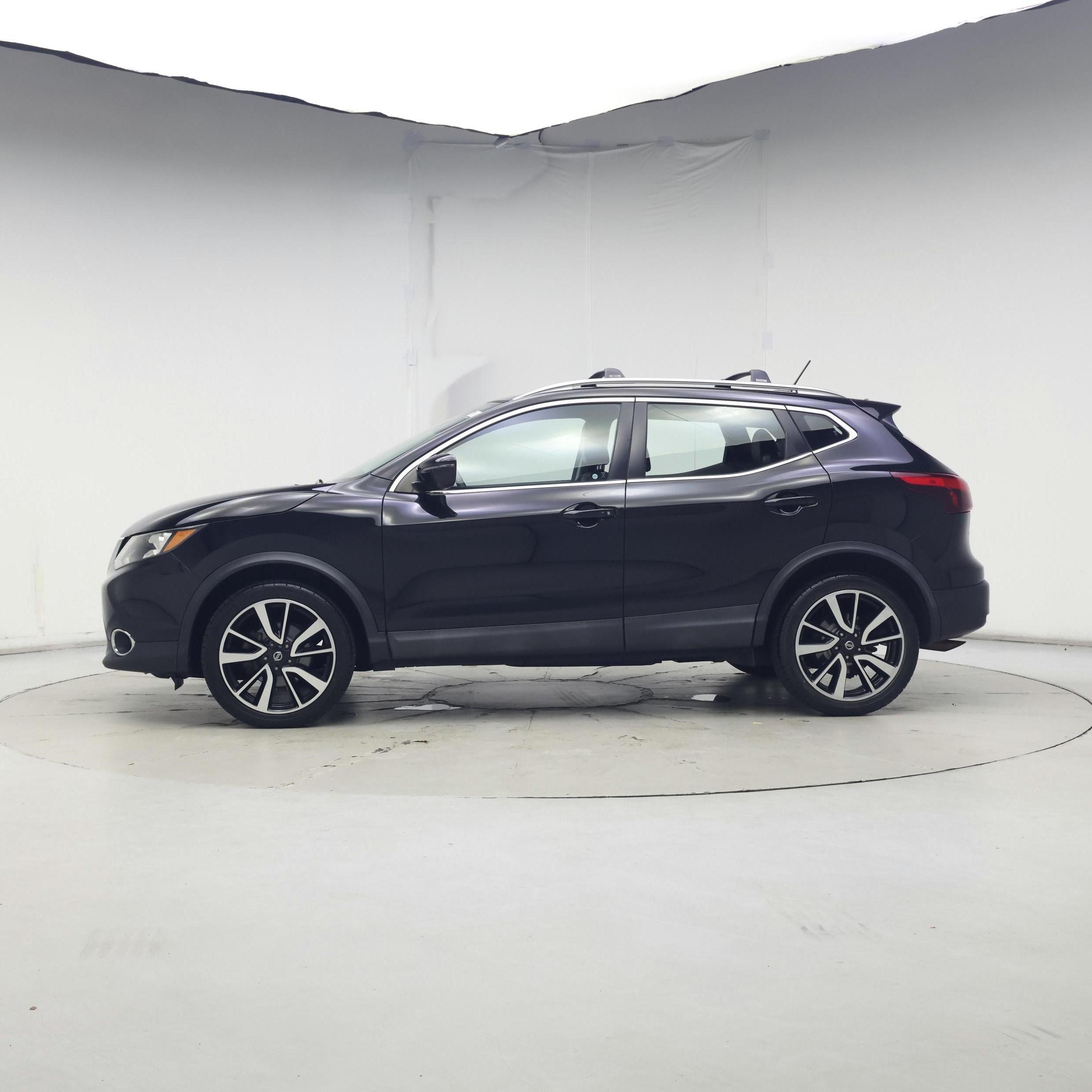 Thumbnail: 2017 Nissan Rogue Sport - 3