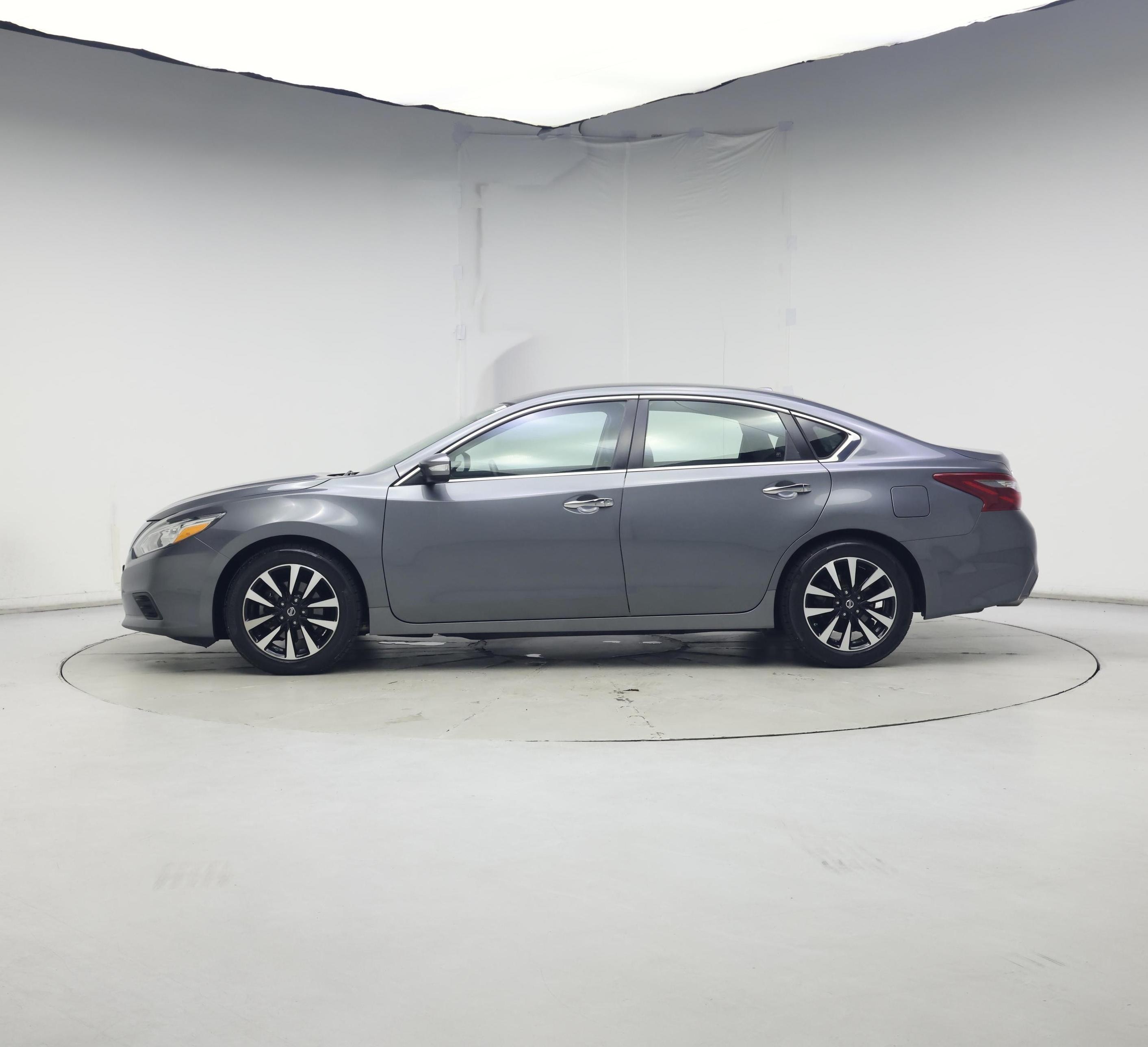 Thumbnail: 2018 Nissan Altima - 3