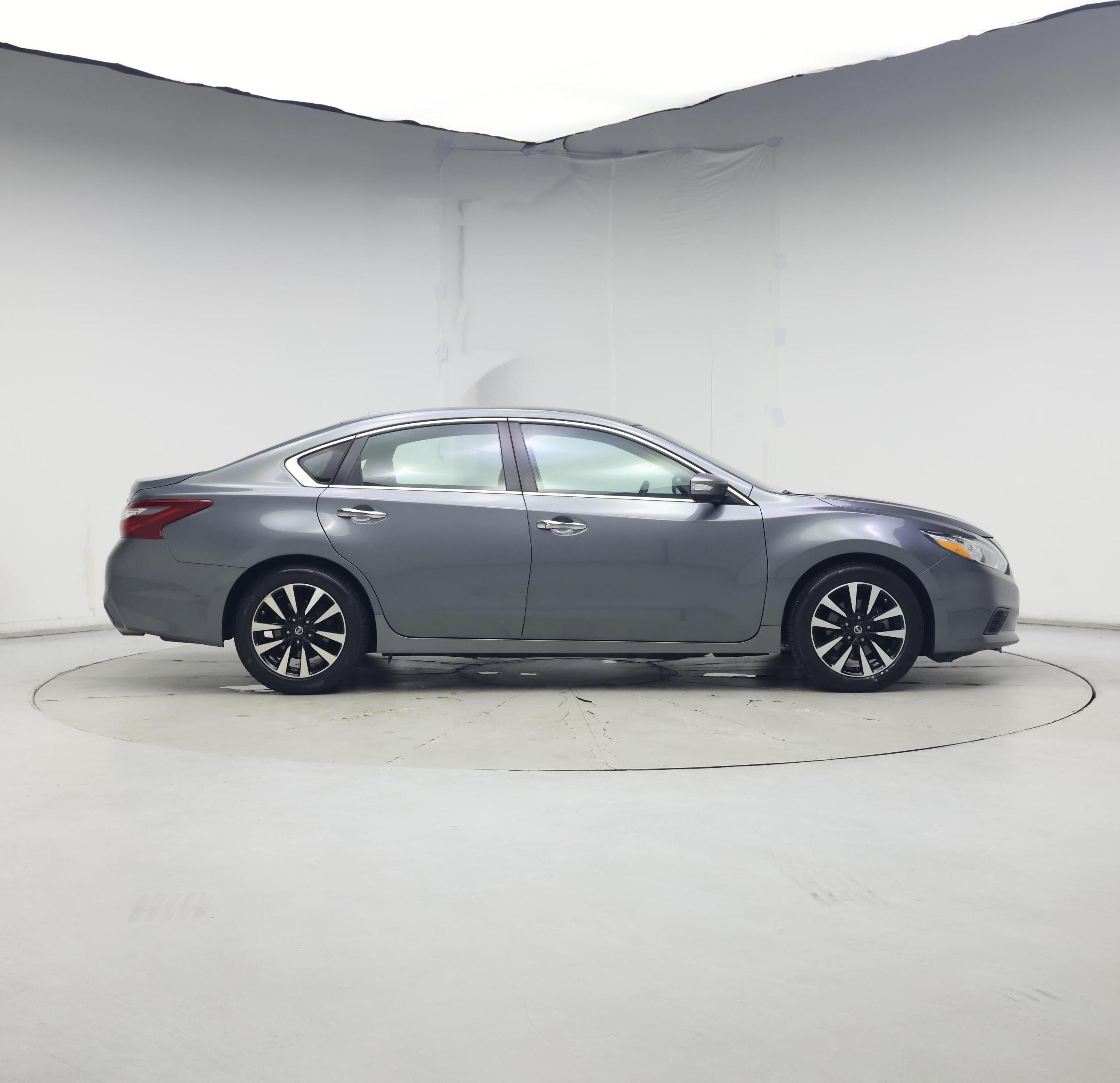 Thumbnail: 2018 Nissan Altima - 7