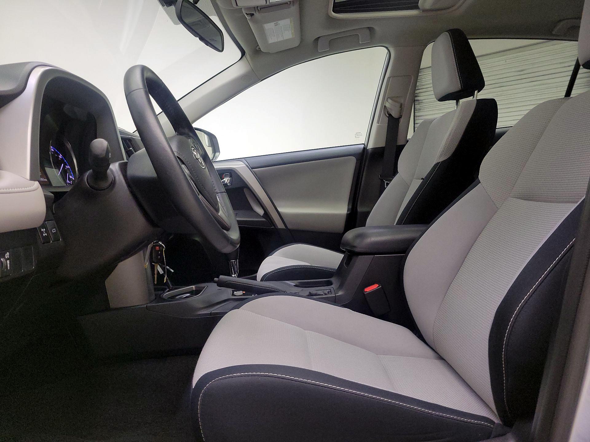 Thumbnail: 2016 Toyota RAV4 - 11