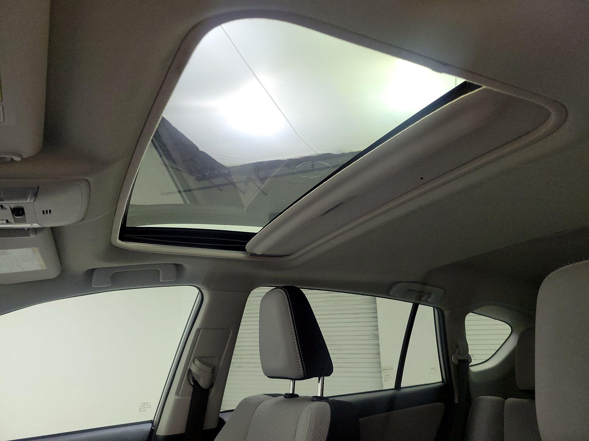 Thumbnail: 2016 Toyota RAV4 - 19