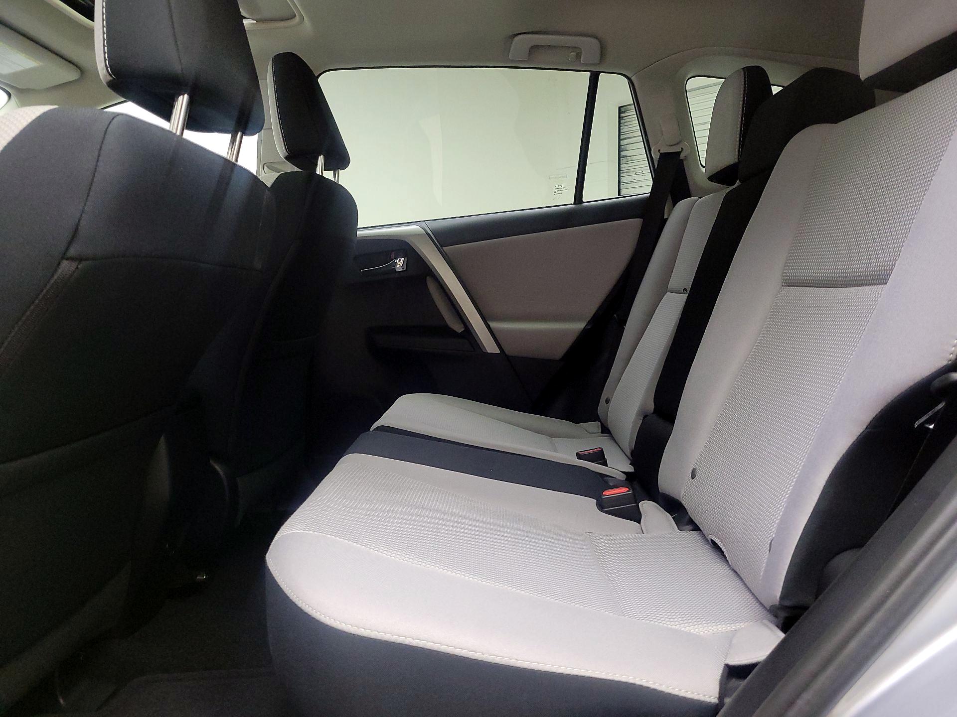 Thumbnail: 2016 Toyota RAV4 - 20