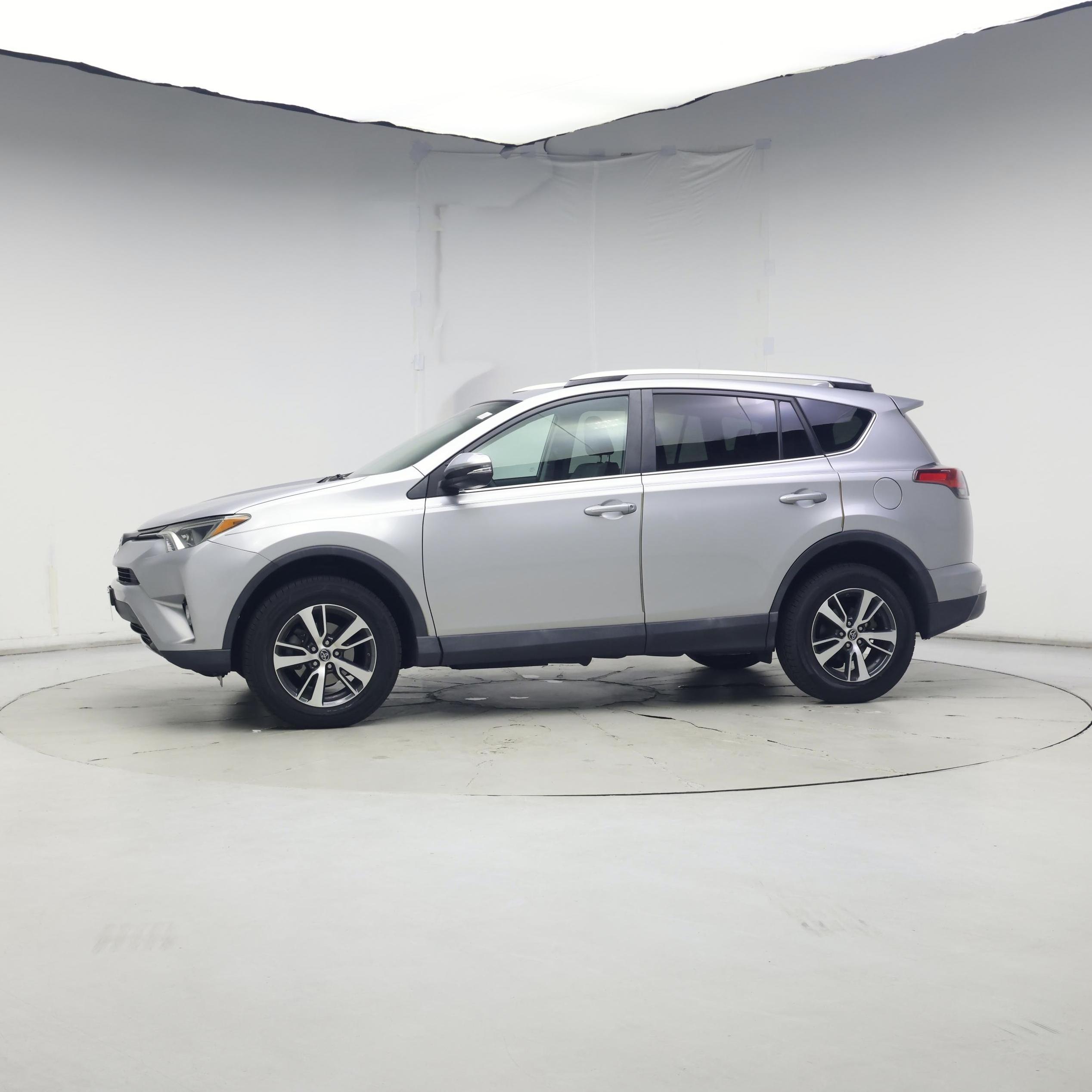 Thumbnail: 2016 Toyota RAV4 - 3